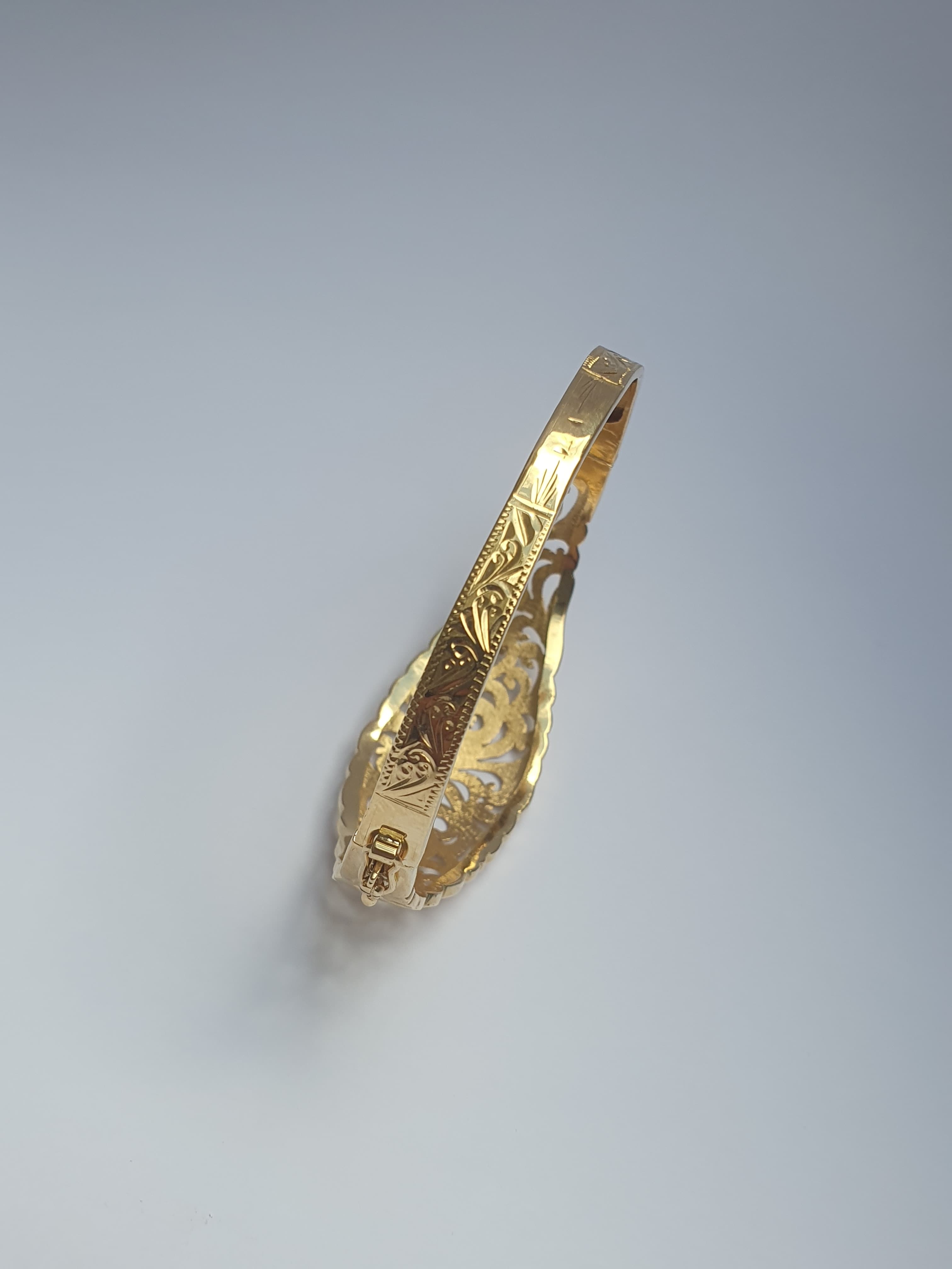 Elegant Gold Filigree Bracelet