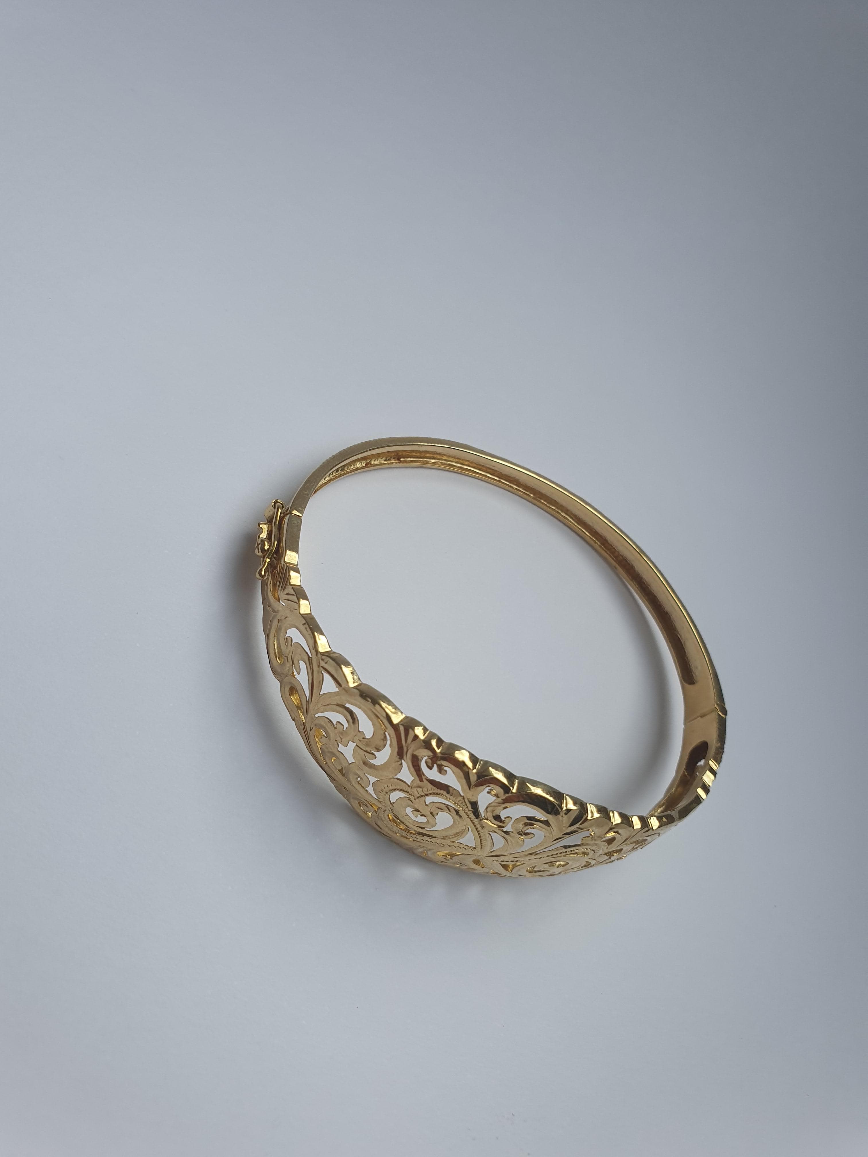 Elegant Gold Filigree Bracelet
