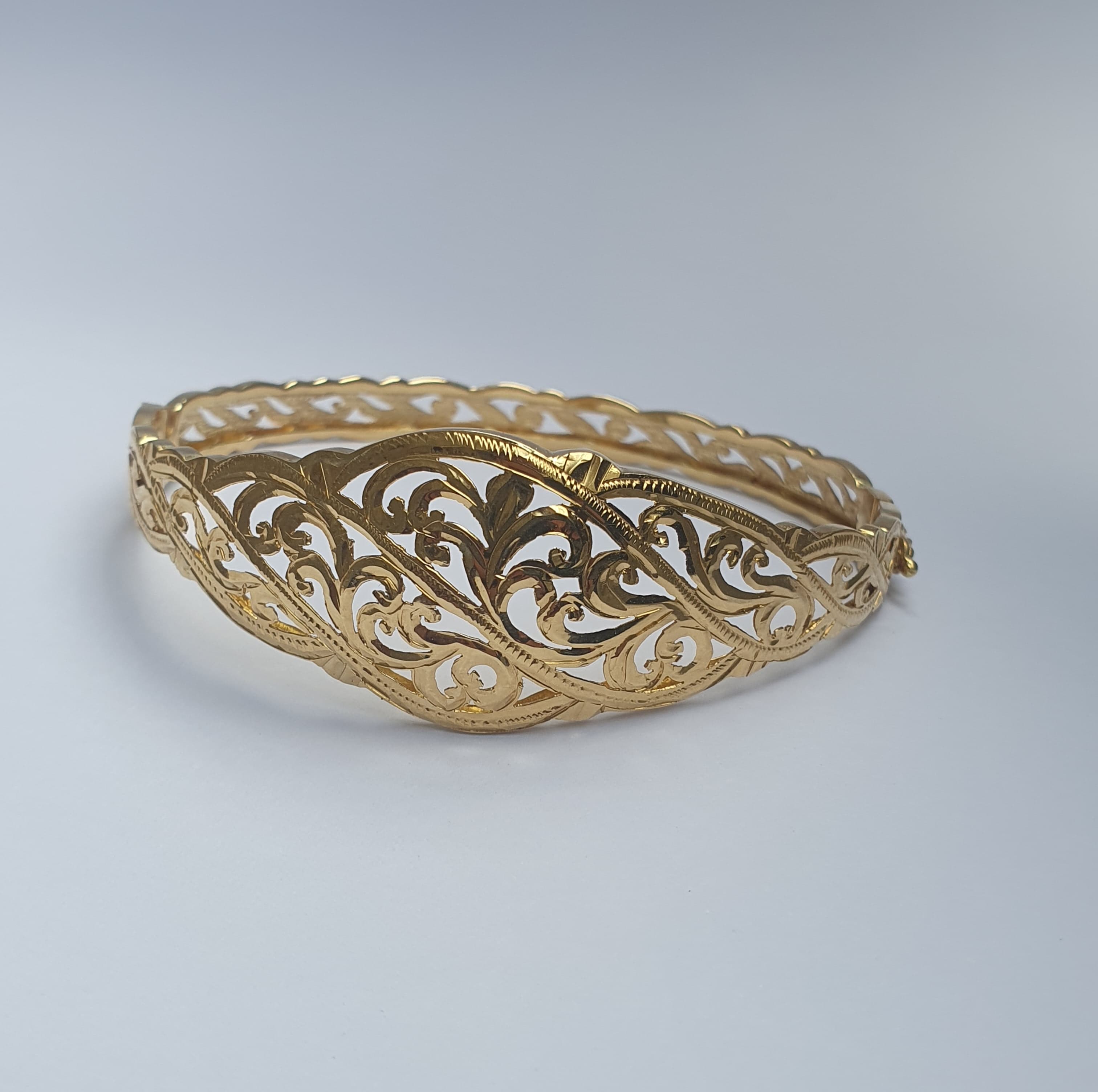 Elegant Gold Filigree Bracelet