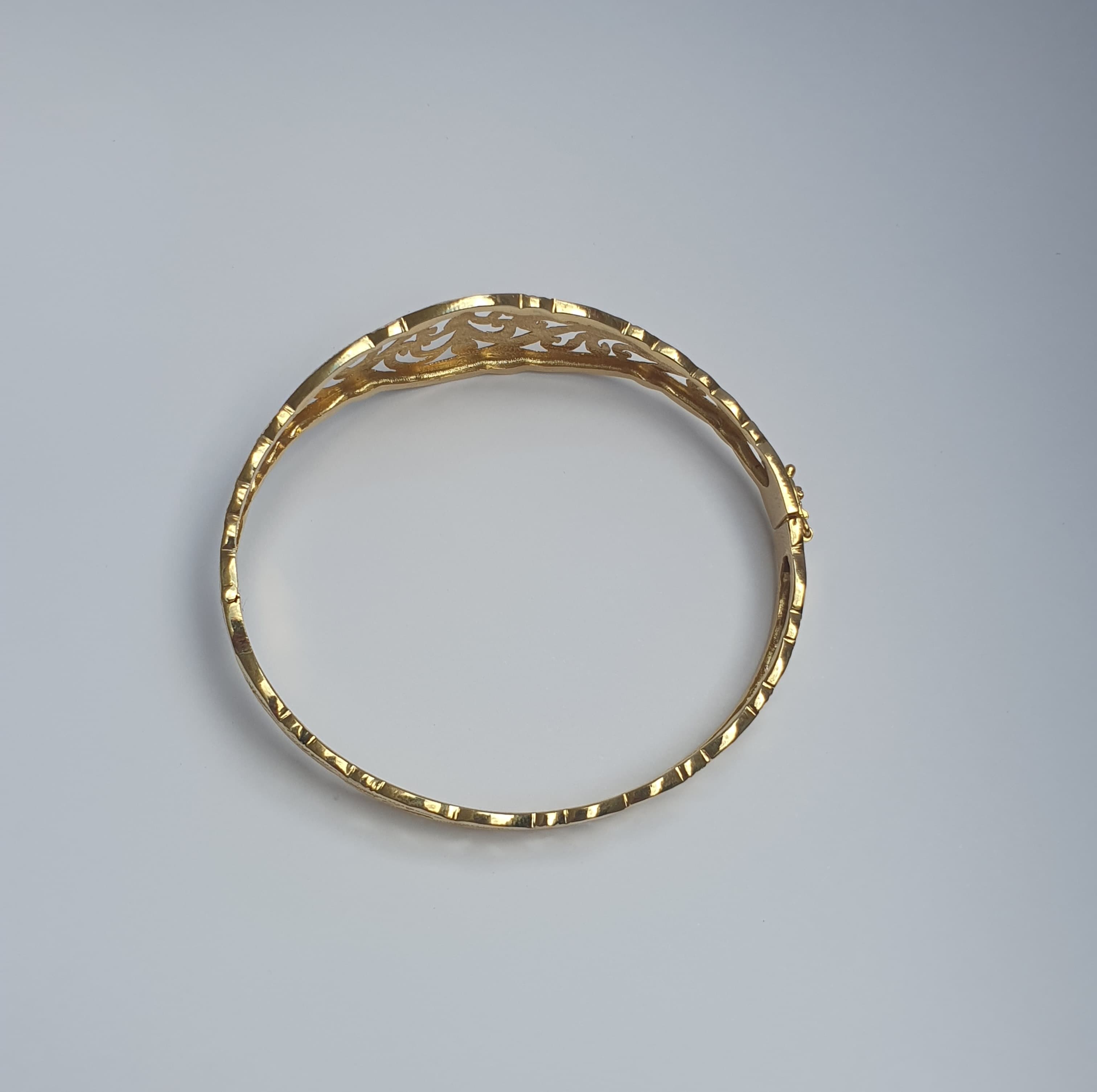 Elegant Gold Filigree Bracelet