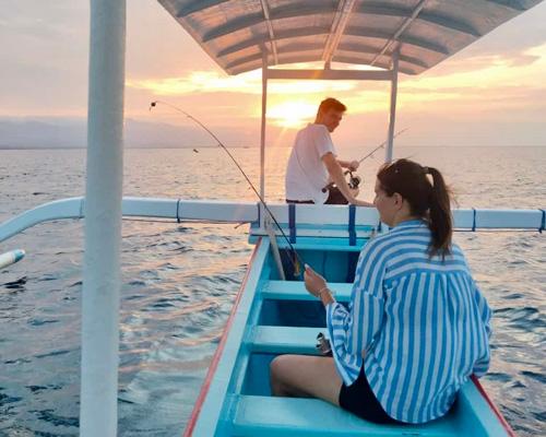 Sunset Dolphin Watching Lovina Reef