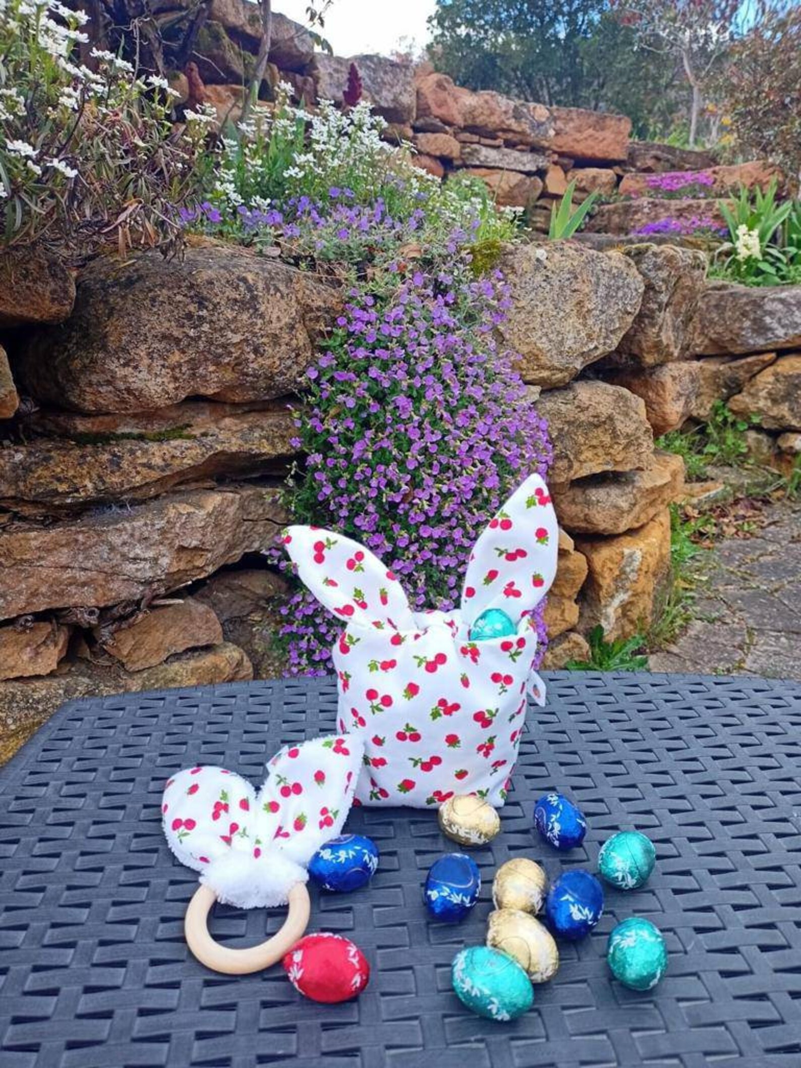 Panier lapin de Pâques en lin et piqué de coton Oeko-tex imprimé marin, cerises, ou liberty, tissu au choix