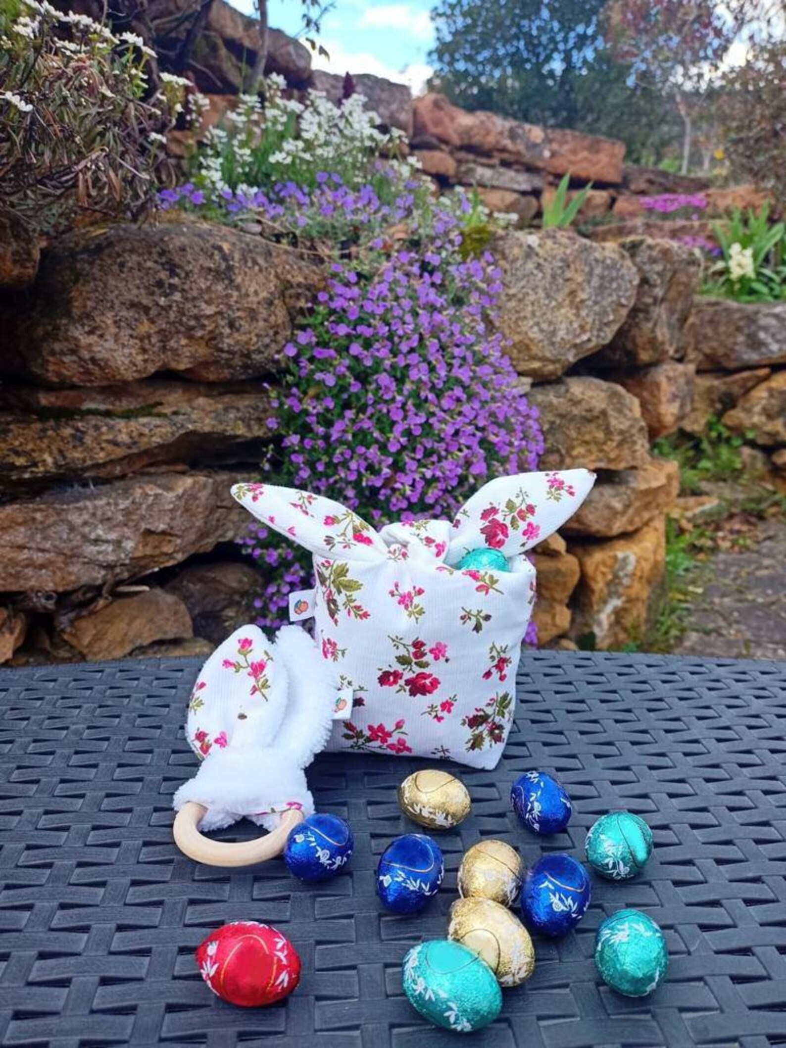 Panier lapin de Pâques en lin et piqué de coton Oeko-tex imprimé marin, cerises, ou liberty, tissu au choix