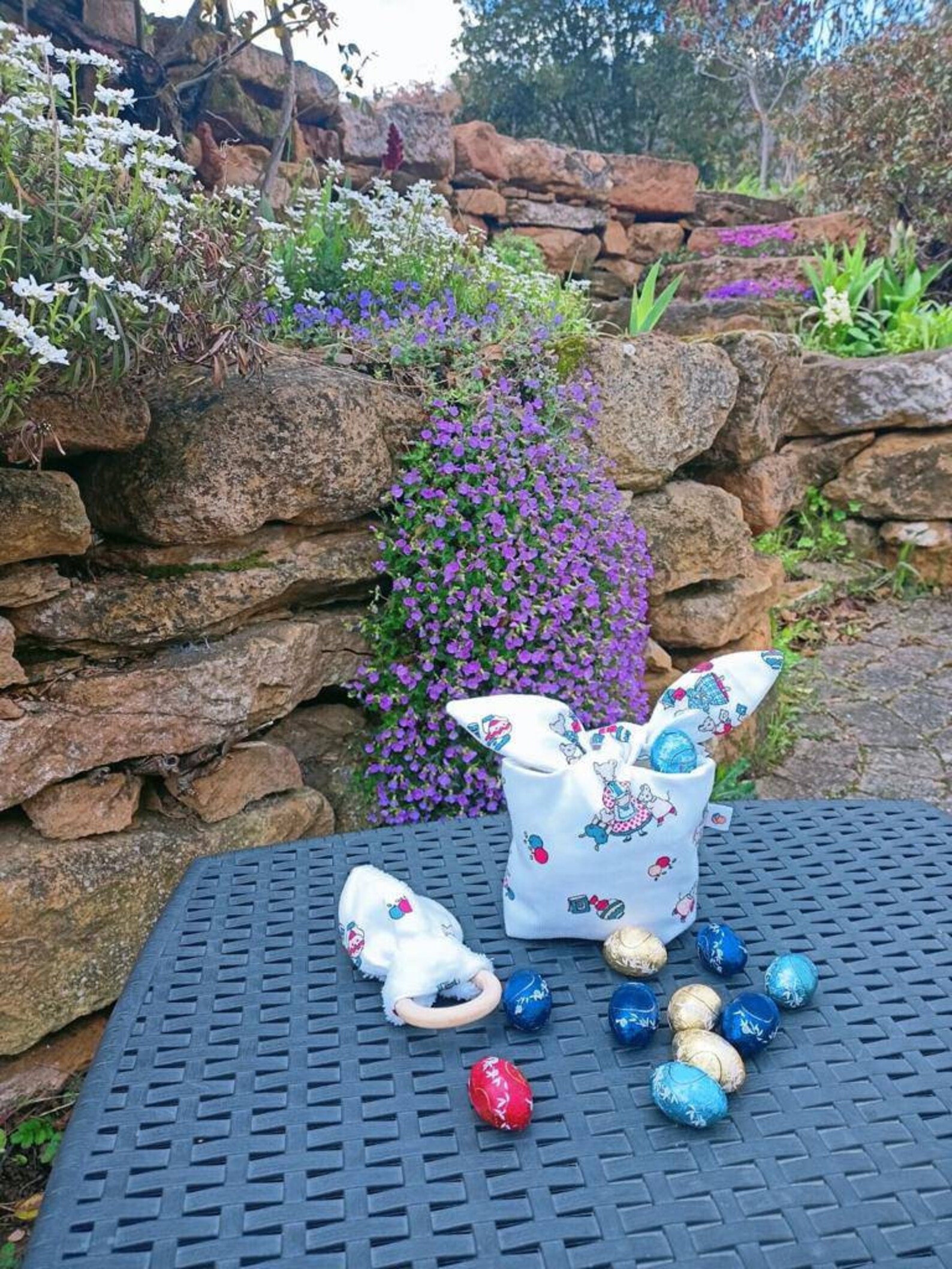 Panier lapin de Pâques en lin et piqué de coton Oeko-tex imprimé marin, cerises, ou liberty, tissu au choix