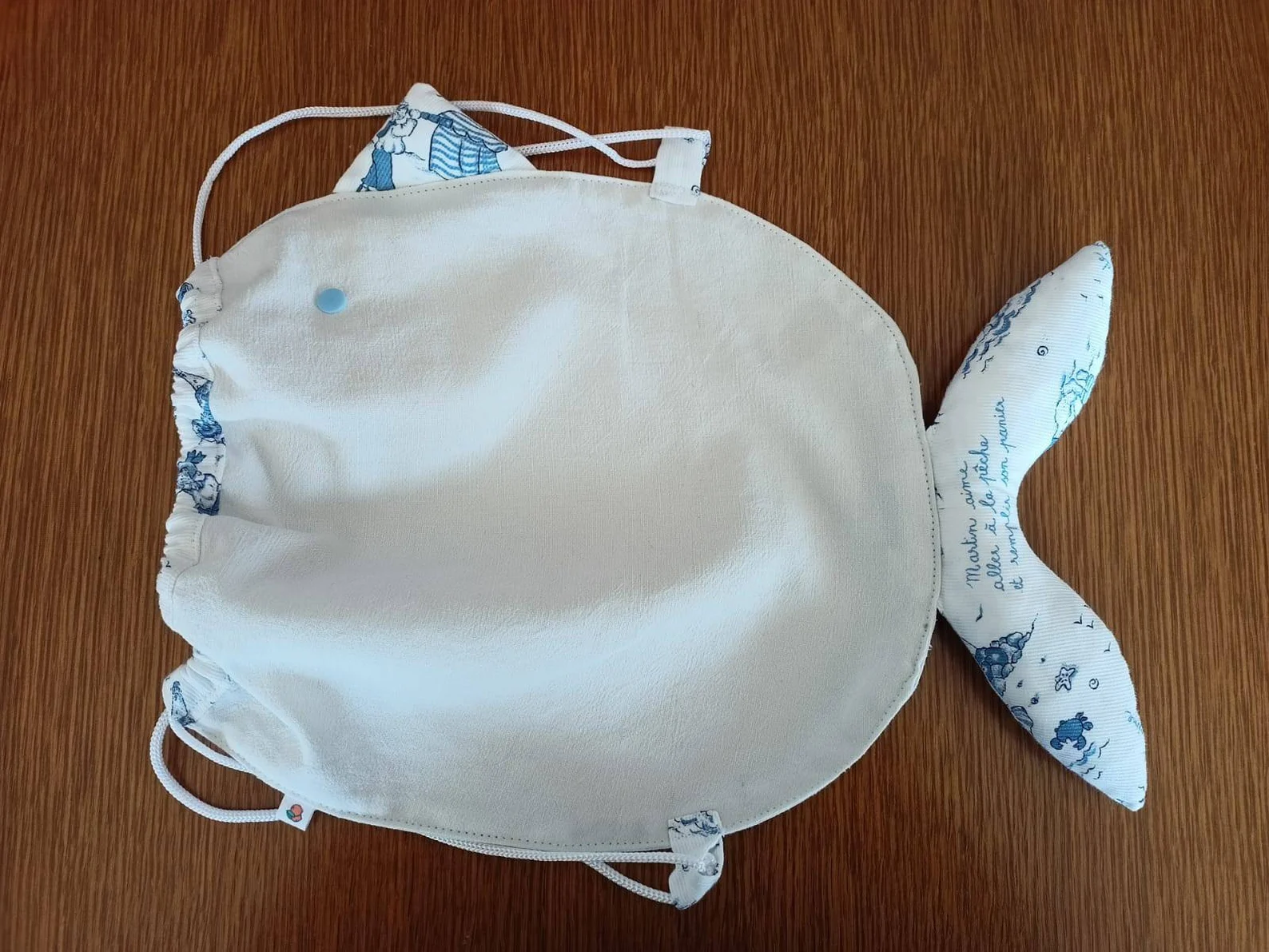 Sac à dos Poisson, sac à doudou, sac à goûter, en lin et piqué de coton imprimé marin, cerises ou liberty, tissu au choix