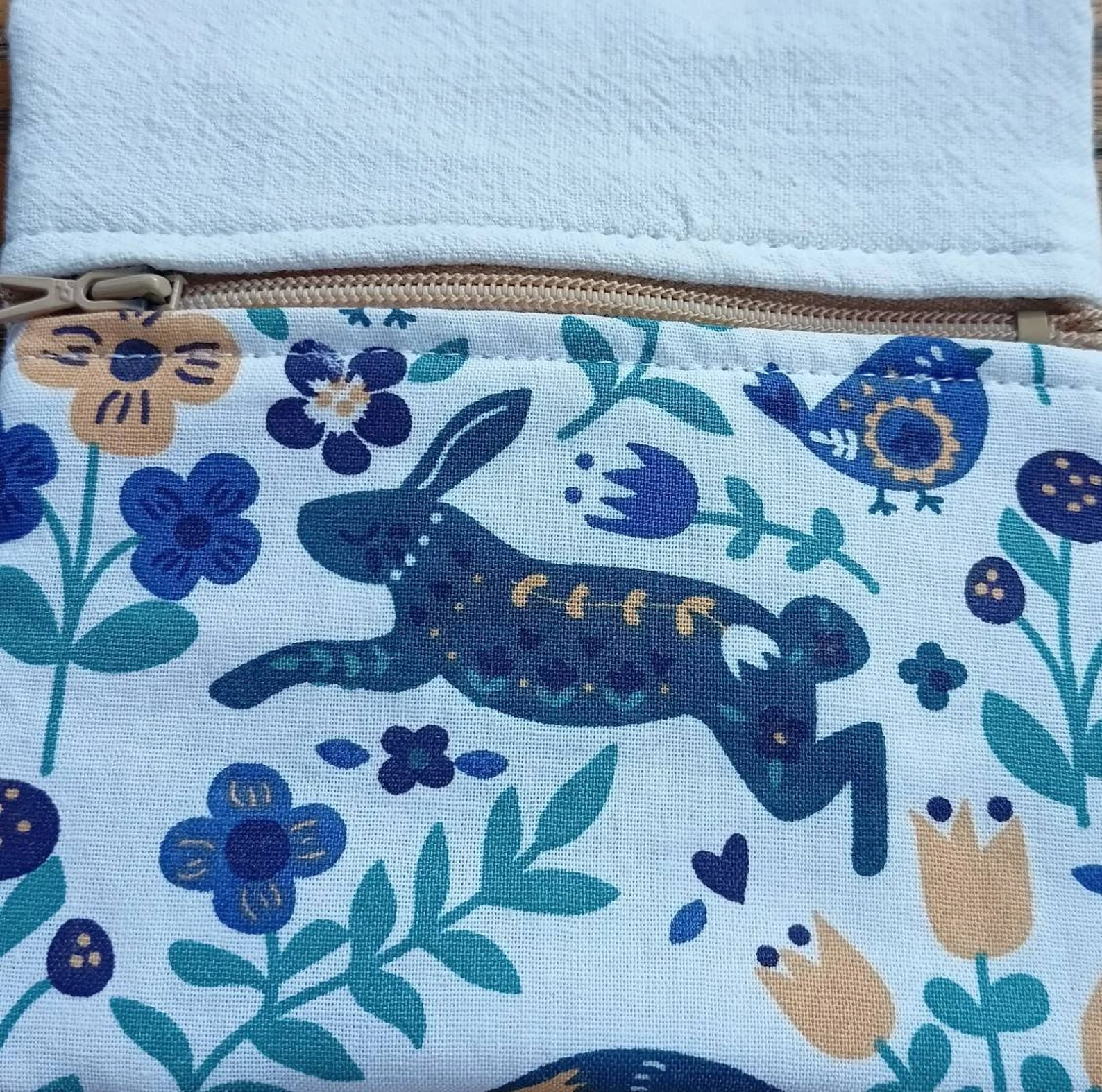 Sac à dos, sac à doudou, sac à goûter, en lin et piqué de coton Oeko tex imprimé renard bleu