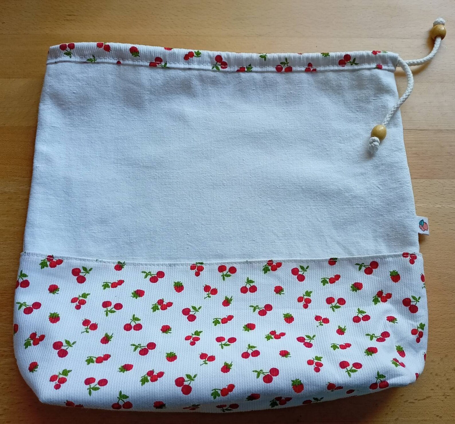 Pochon, sac cadeau 0 déchet, sac à doudou, sac à goûter, en lin et piqué de coton imprimé cerises ou liberty, tissu au choix