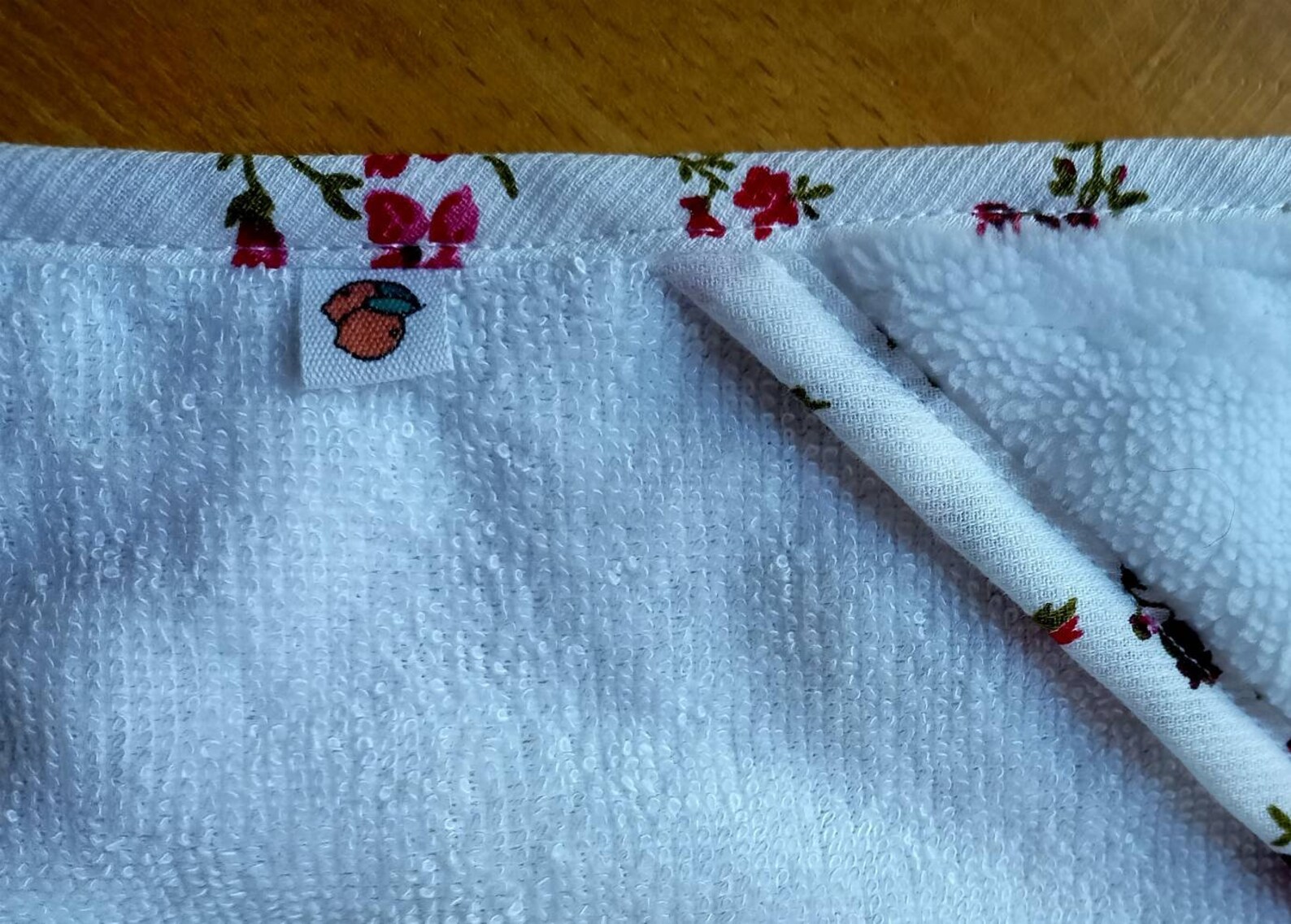Cape de bain éponge bambou toute douce, bordure en piqué de coton imprimé floral