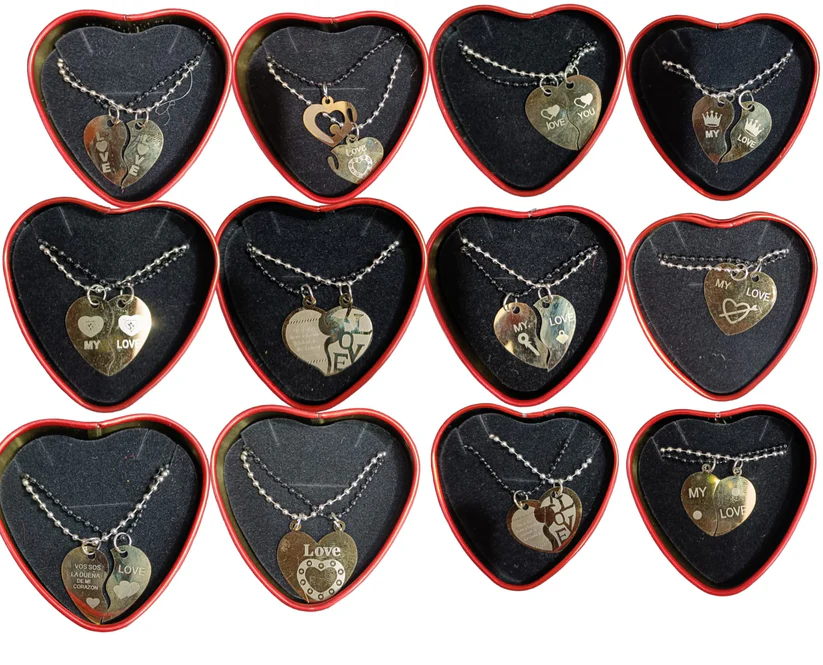 Male Female Pair Necklace Heart Gift Box