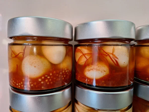 8 Eingelegte Wachteleier ( Chili)