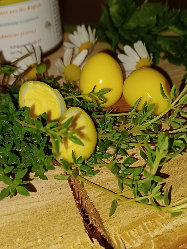 8 Eingelegte Wachteleier ( Curry)