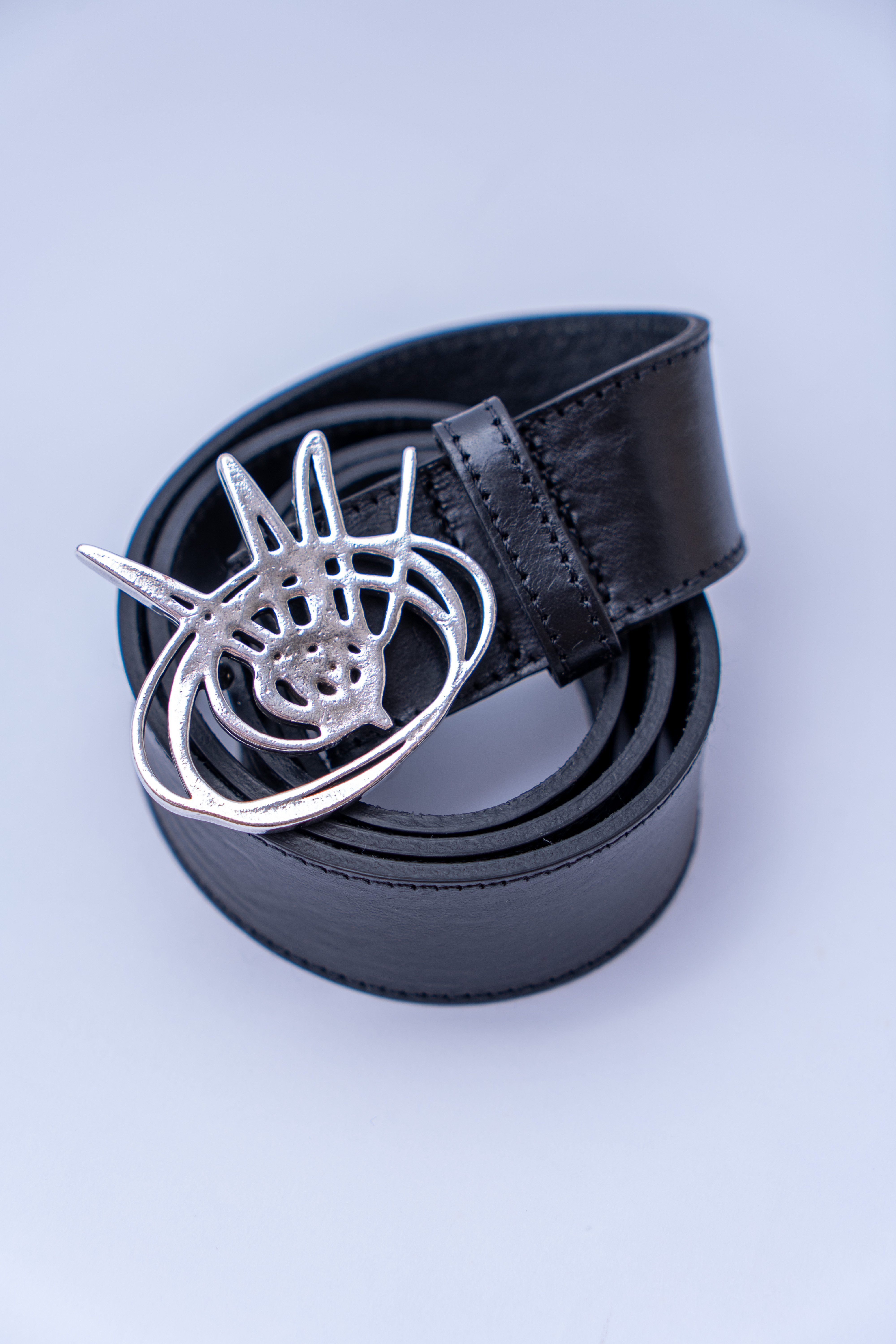 Cinturón de cuero negro