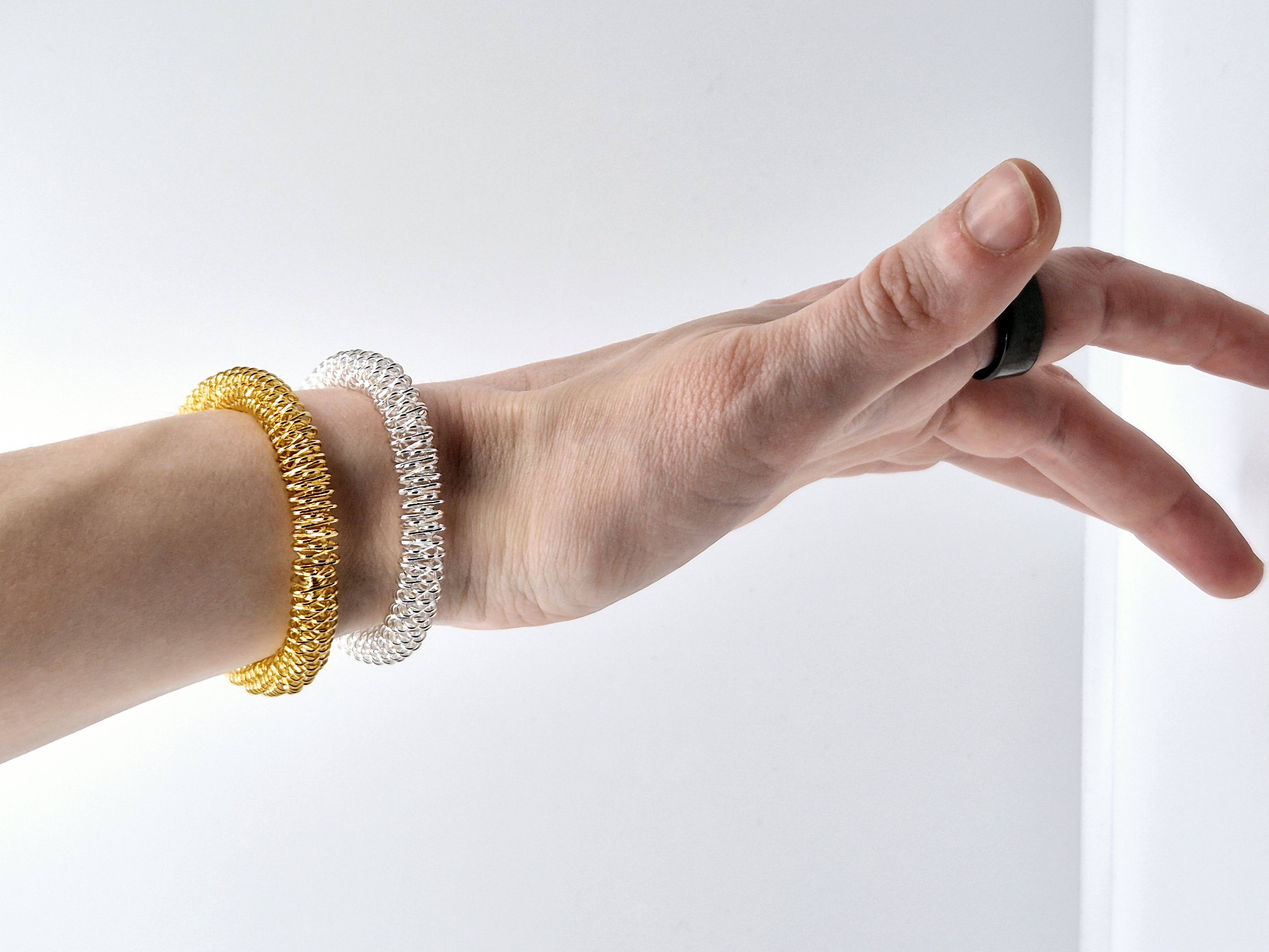 Masažuojanti apyrankė