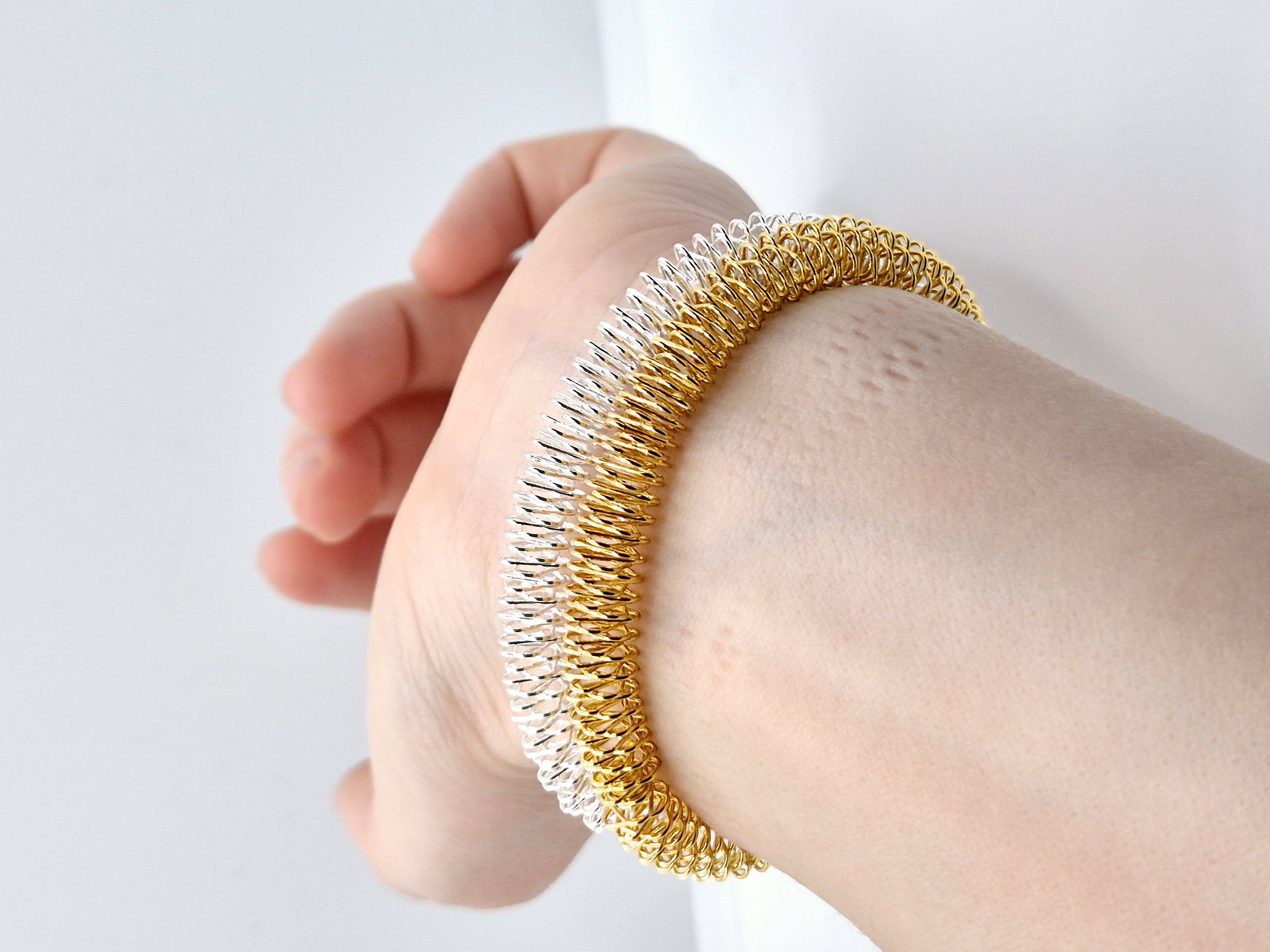 Masažuojanti apyrankė