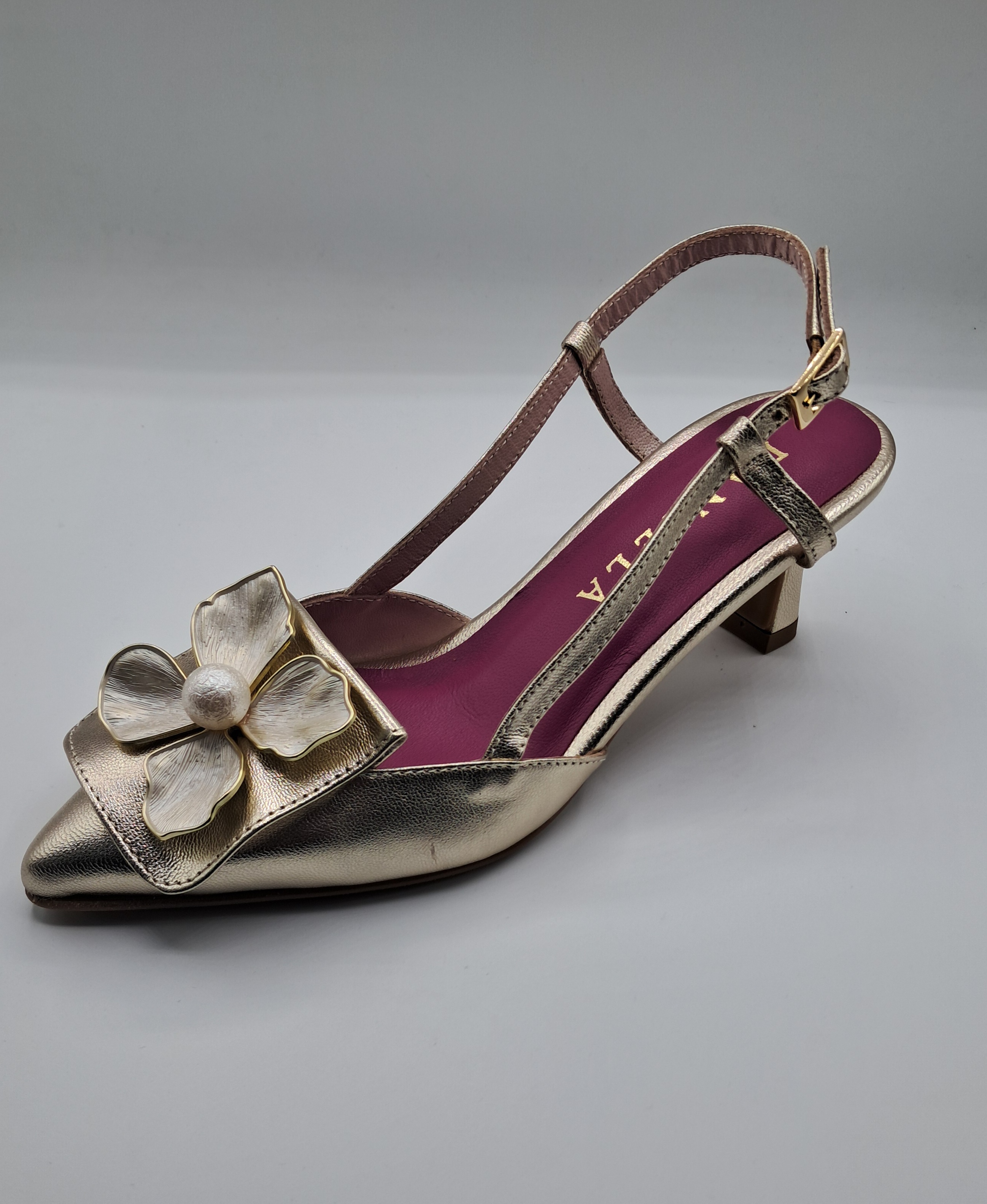 ZAPATO (DANIELA) CON DETALLE LOTUS ORO ref.15161