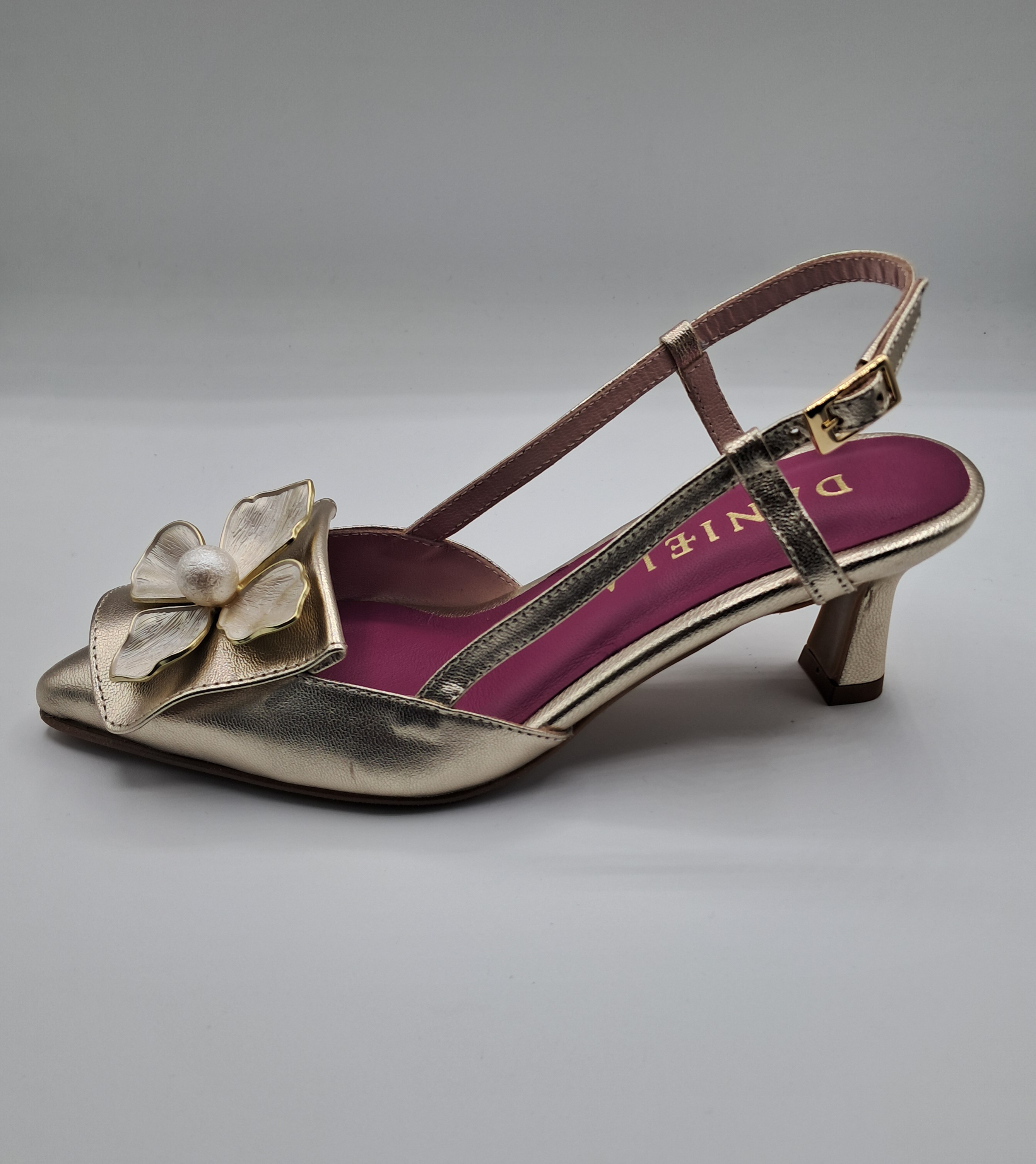 ZAPATO (DANIELA) CON DETALLE LOTUS ORO ref.15161