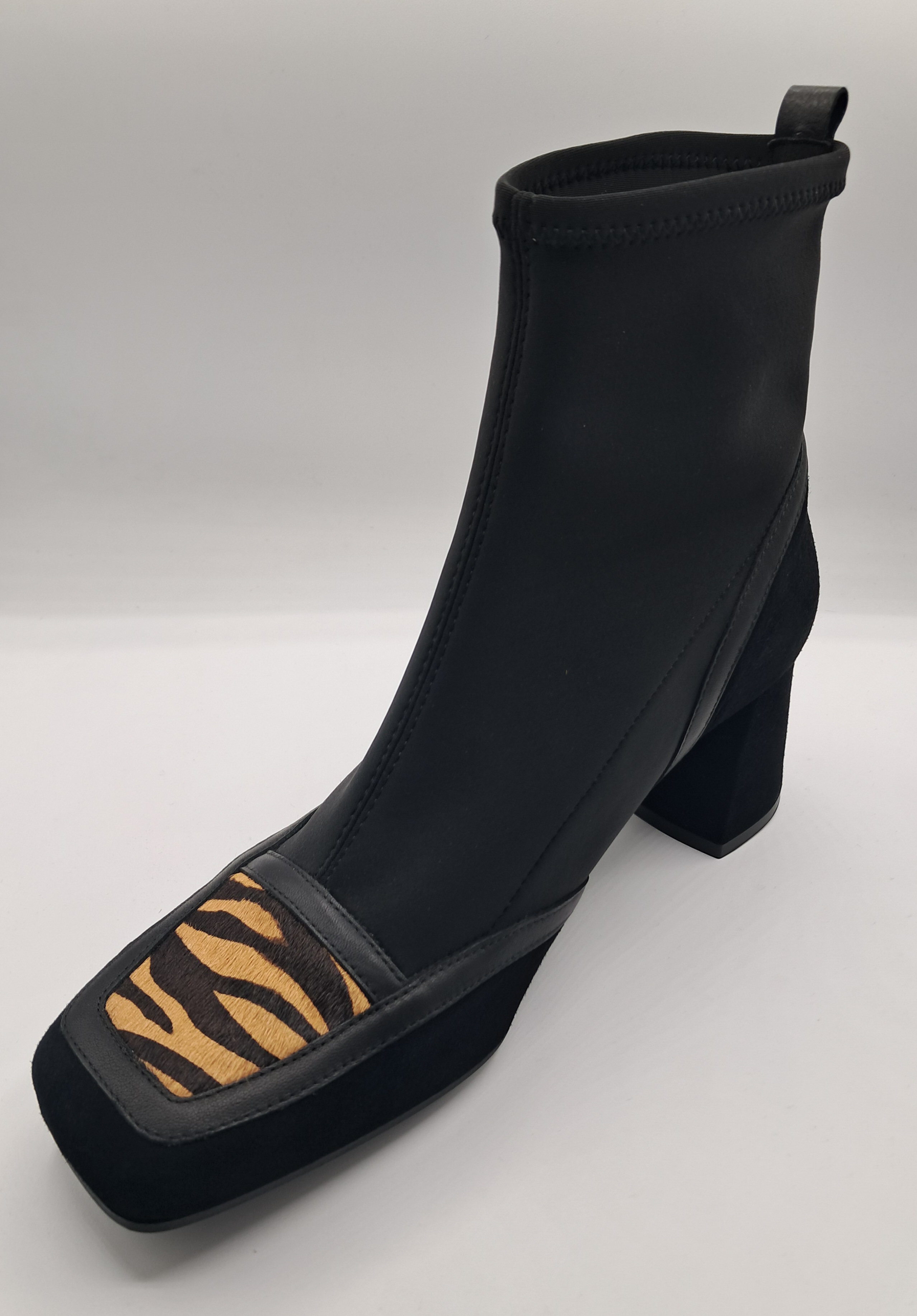 BOTINES (DIBIA) ANIMAL PRINT NEGROS ref.15191