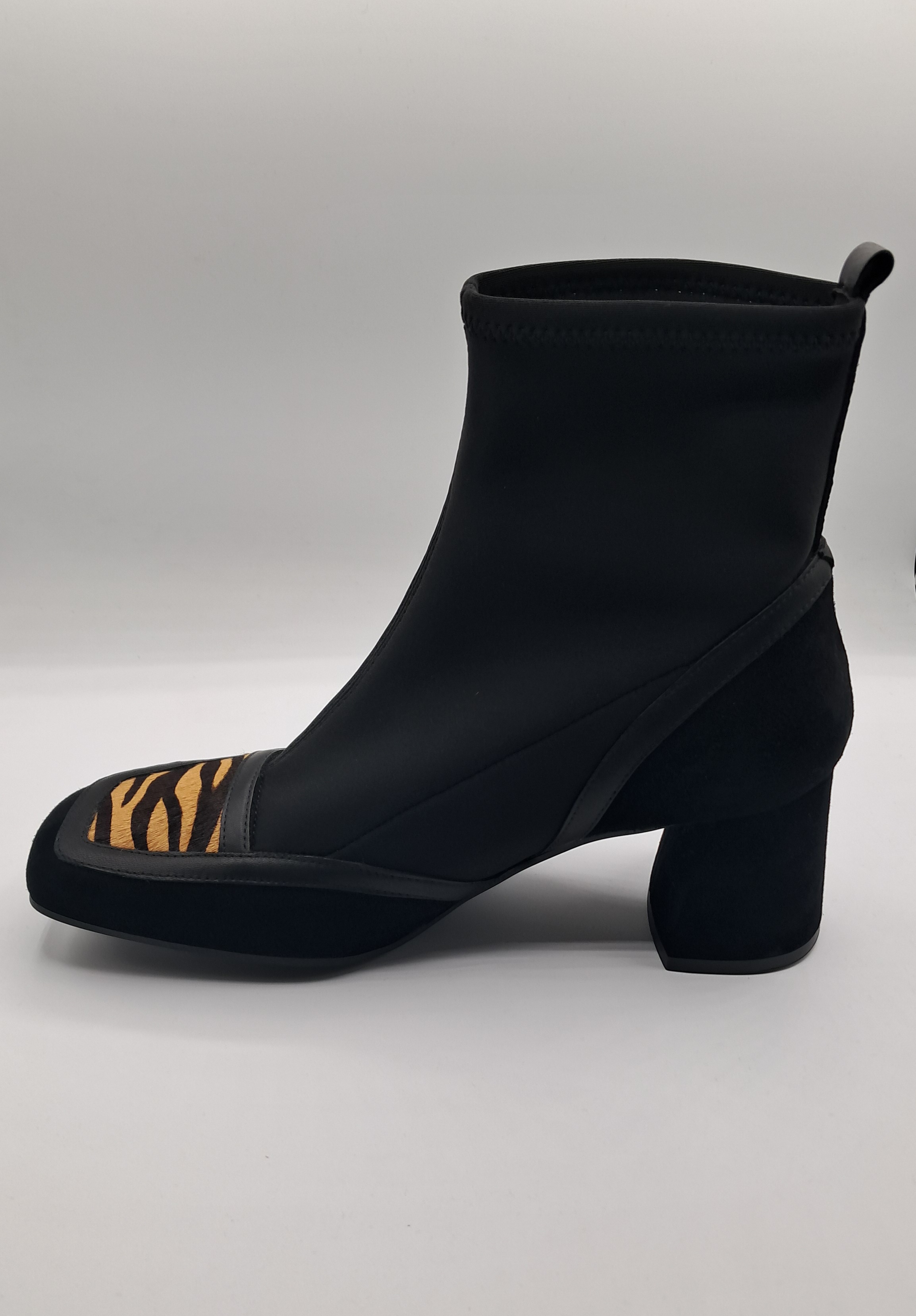 BOTINES (DIBIA) ANIMAL PRINT NEGROS ref.15191