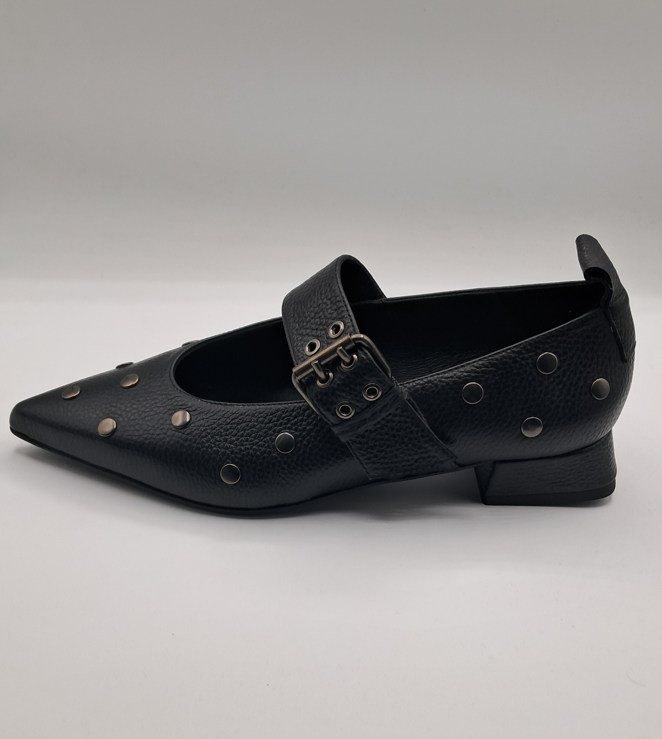 ZAPATOS (DIBIA) NEGROS CON TACHUELAS ref.15192