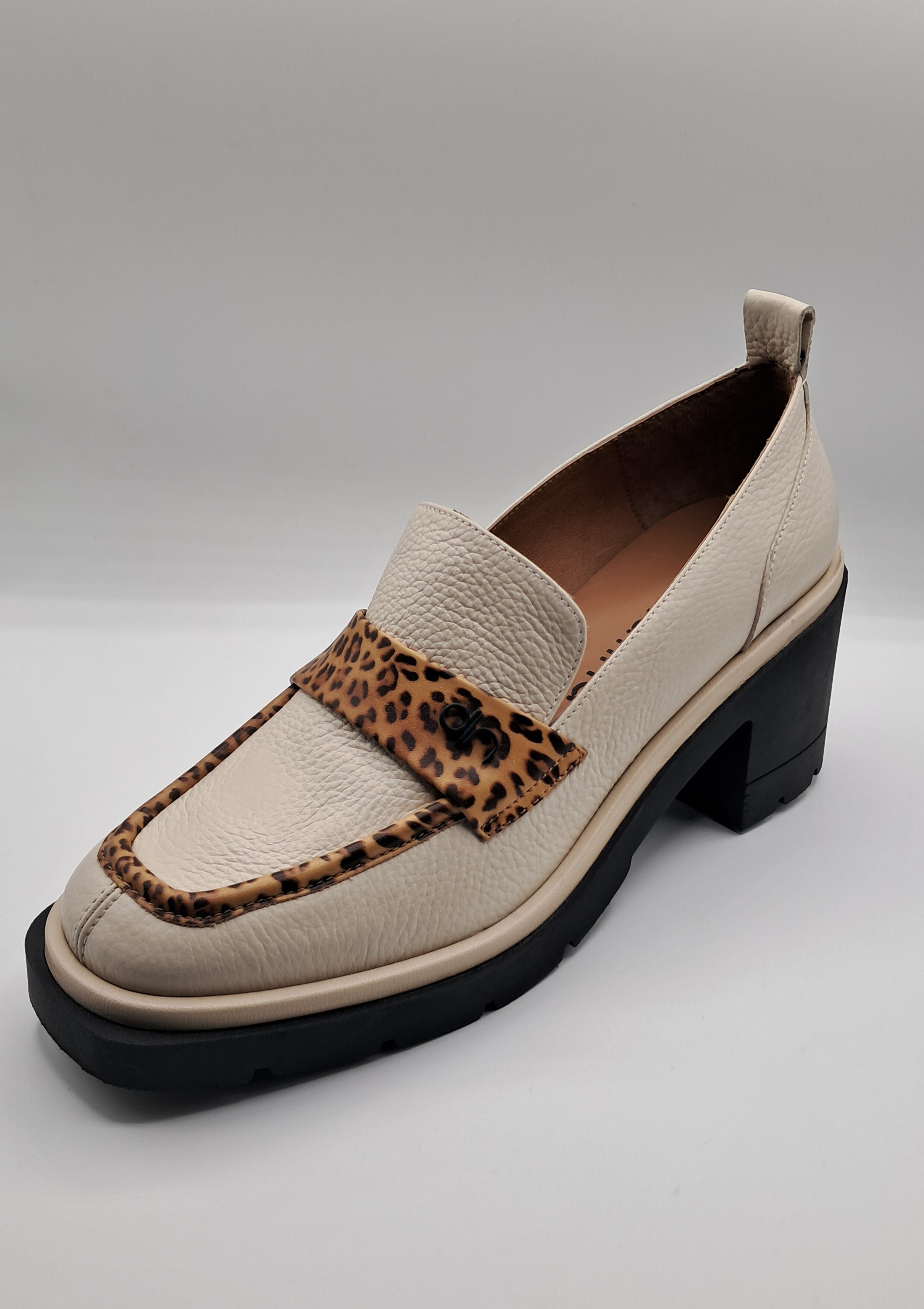 MOCASINES (DORALATINA) PIEL BEIGE (ANIMAL PRINT) ref.15205