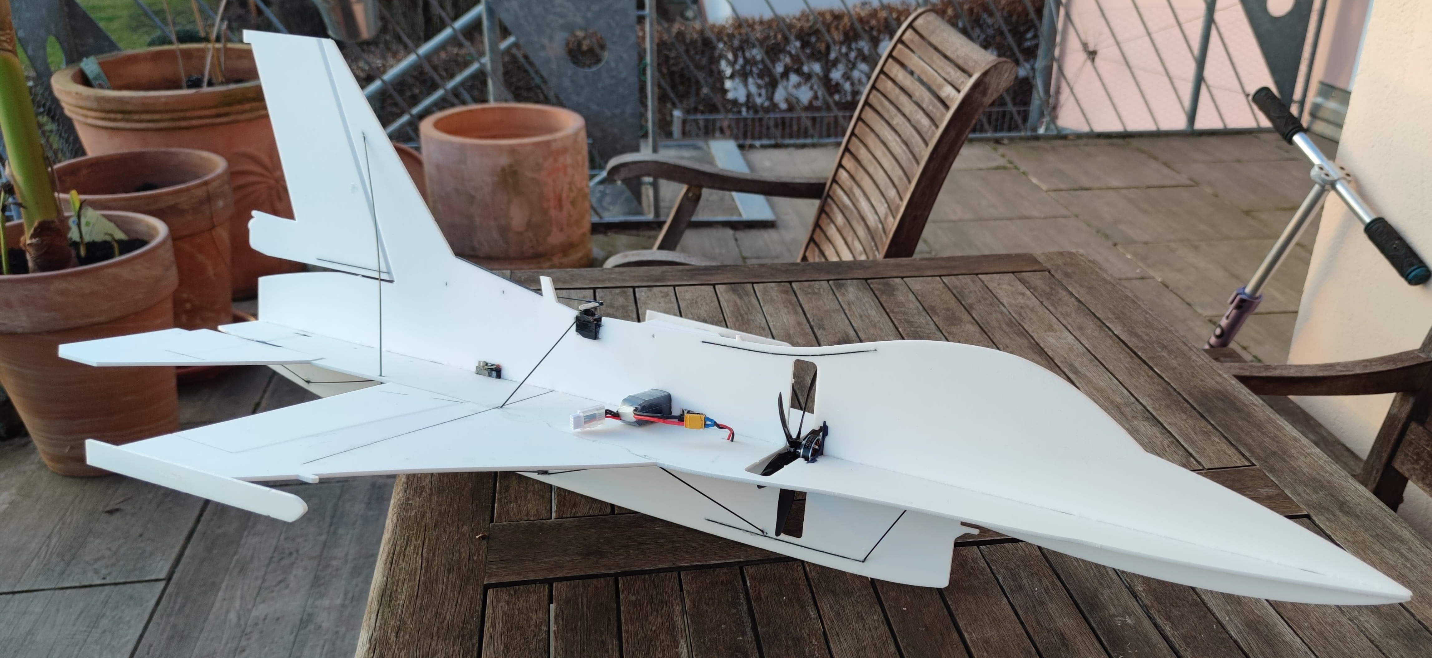 F16 V2 Flugmodell für In und Outdoor