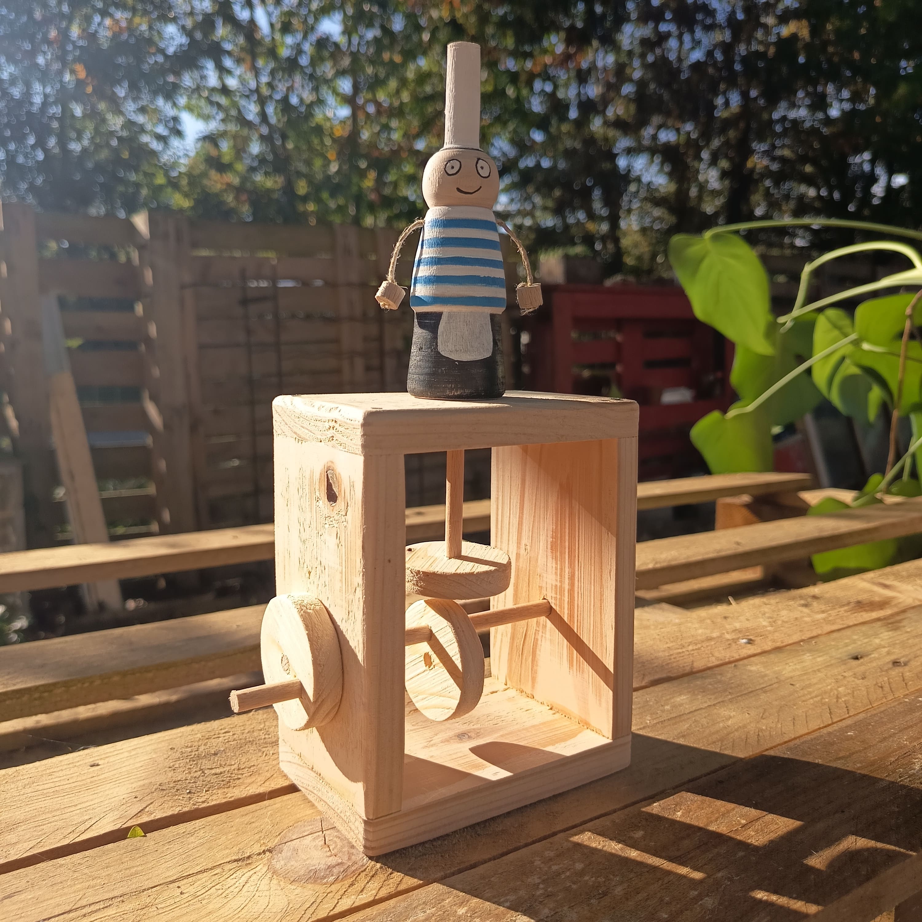 Bigoudène en bois recyclé - Engrenages primitifs