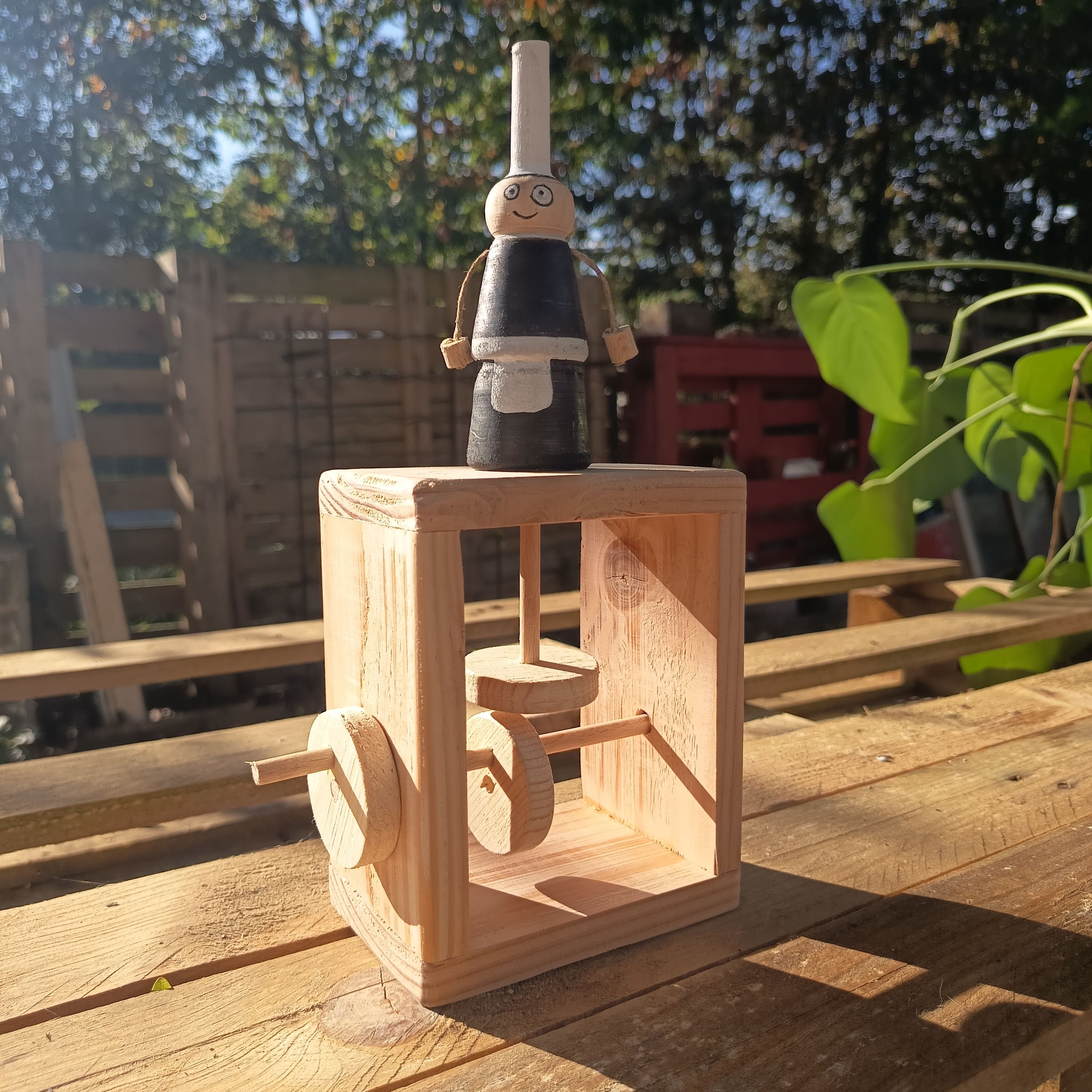 Bigoudène en bois recyclé - Engrenages primitifs