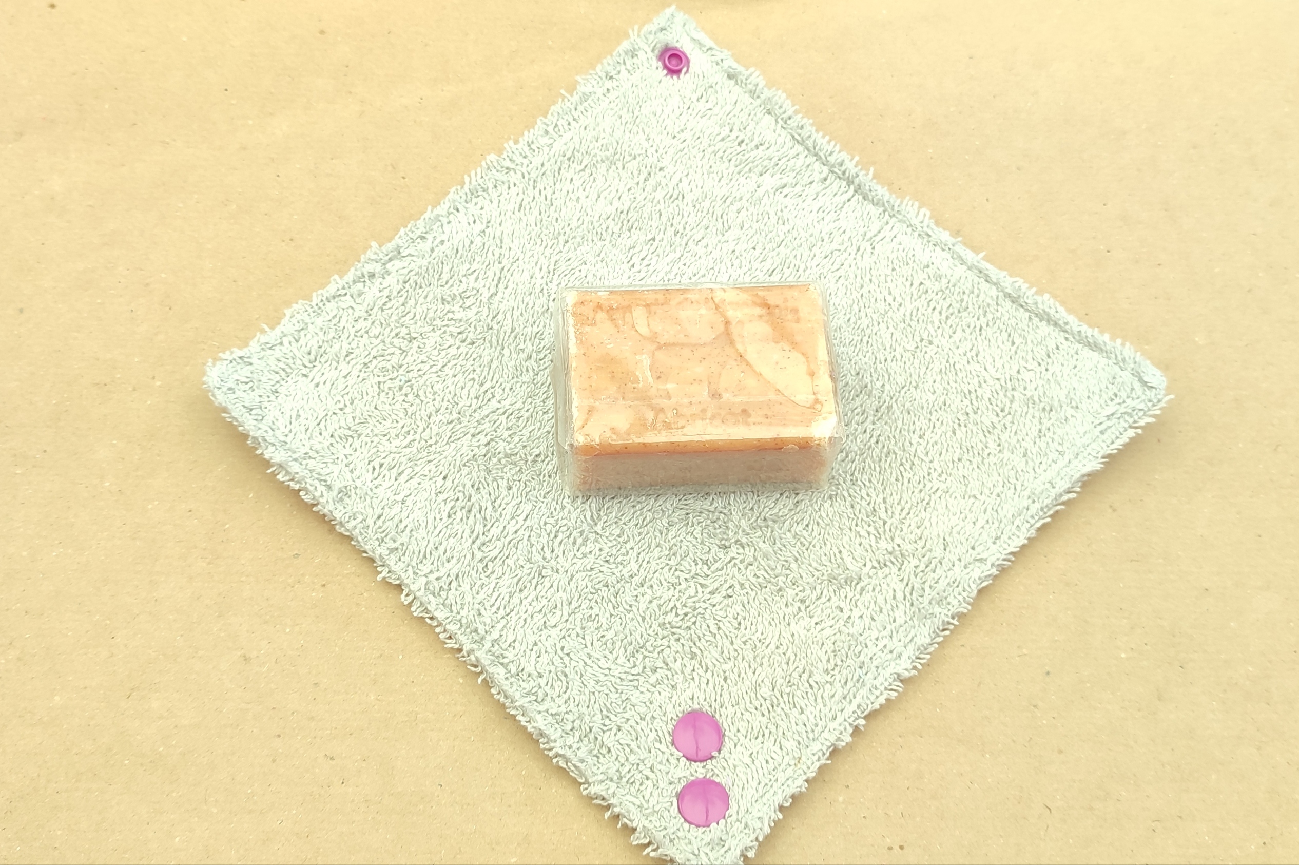 Pochette à savon essuie main