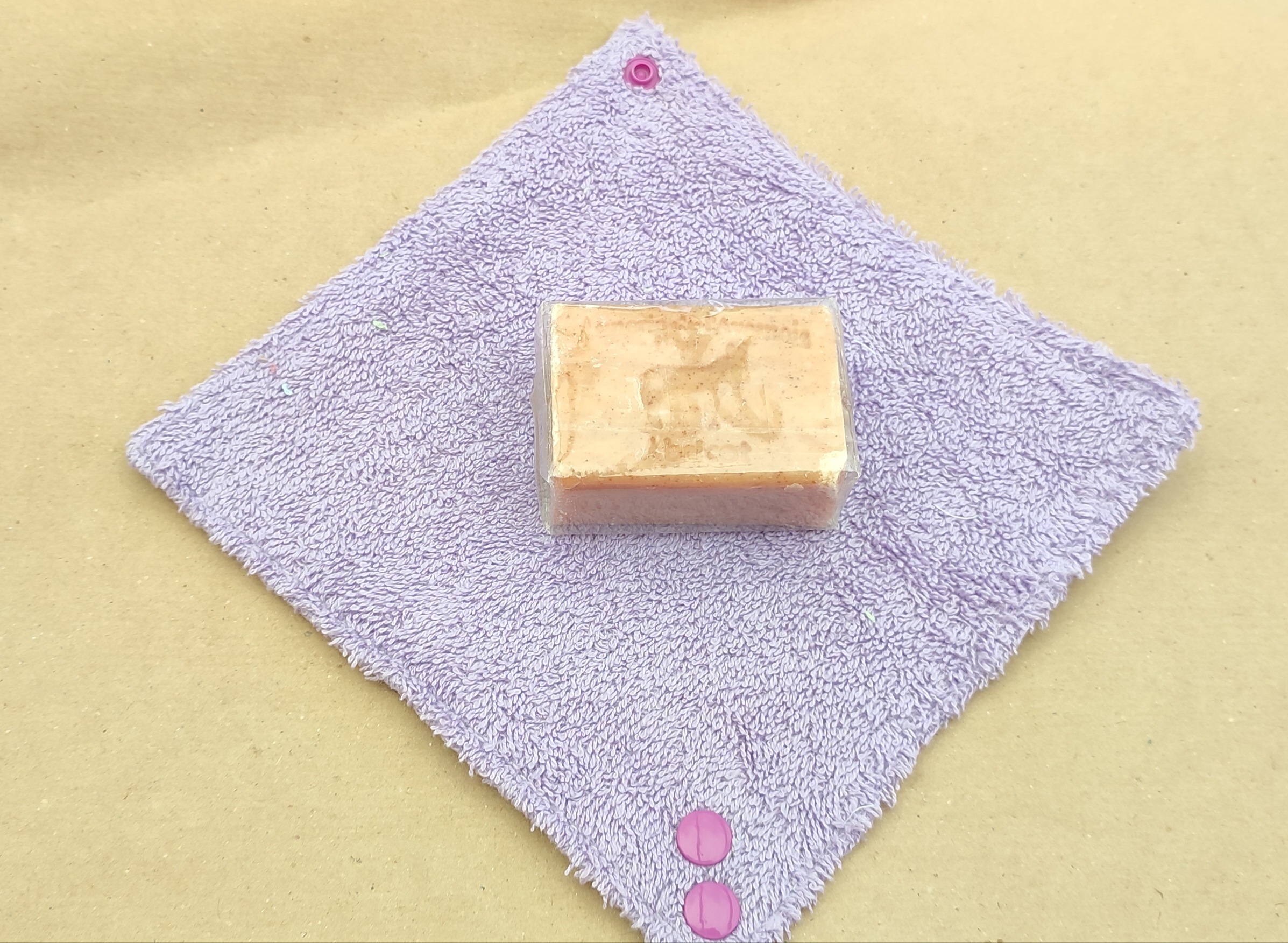 pochette à savon et essuie main , wrap à savon , étui à savon 