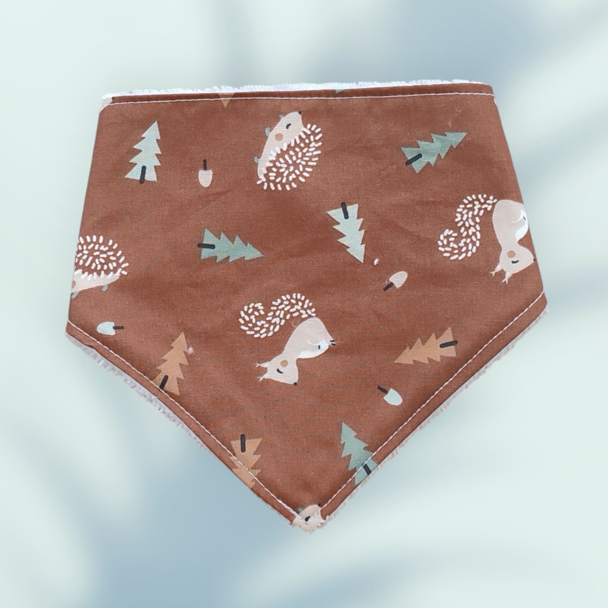 Ensemble naissance : un bavoir, un bandana, un protège épaule pour bébé