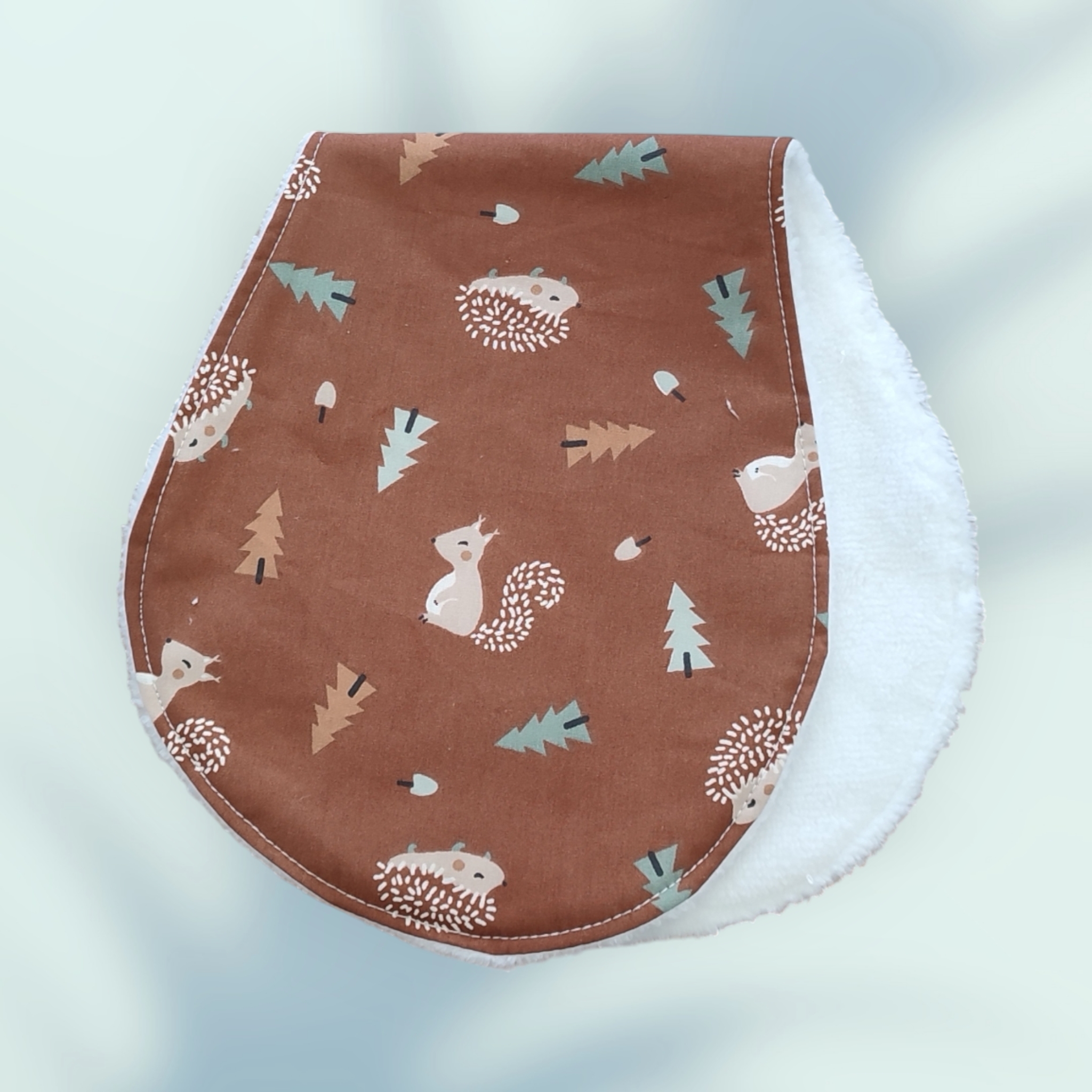 Ensemble naissance : un bavoir, un bandana, un protège épaule pour bébé
