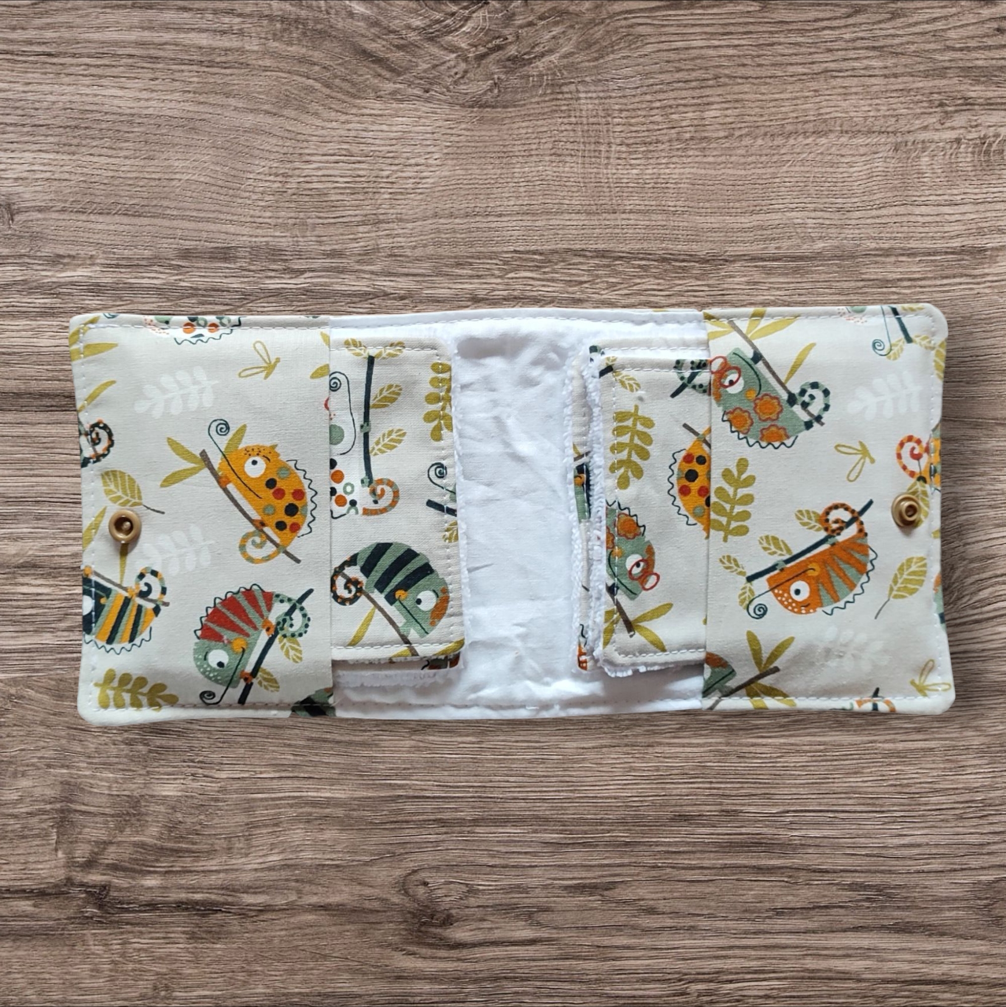 Lingettes pour bébé et leur pochette de rangement