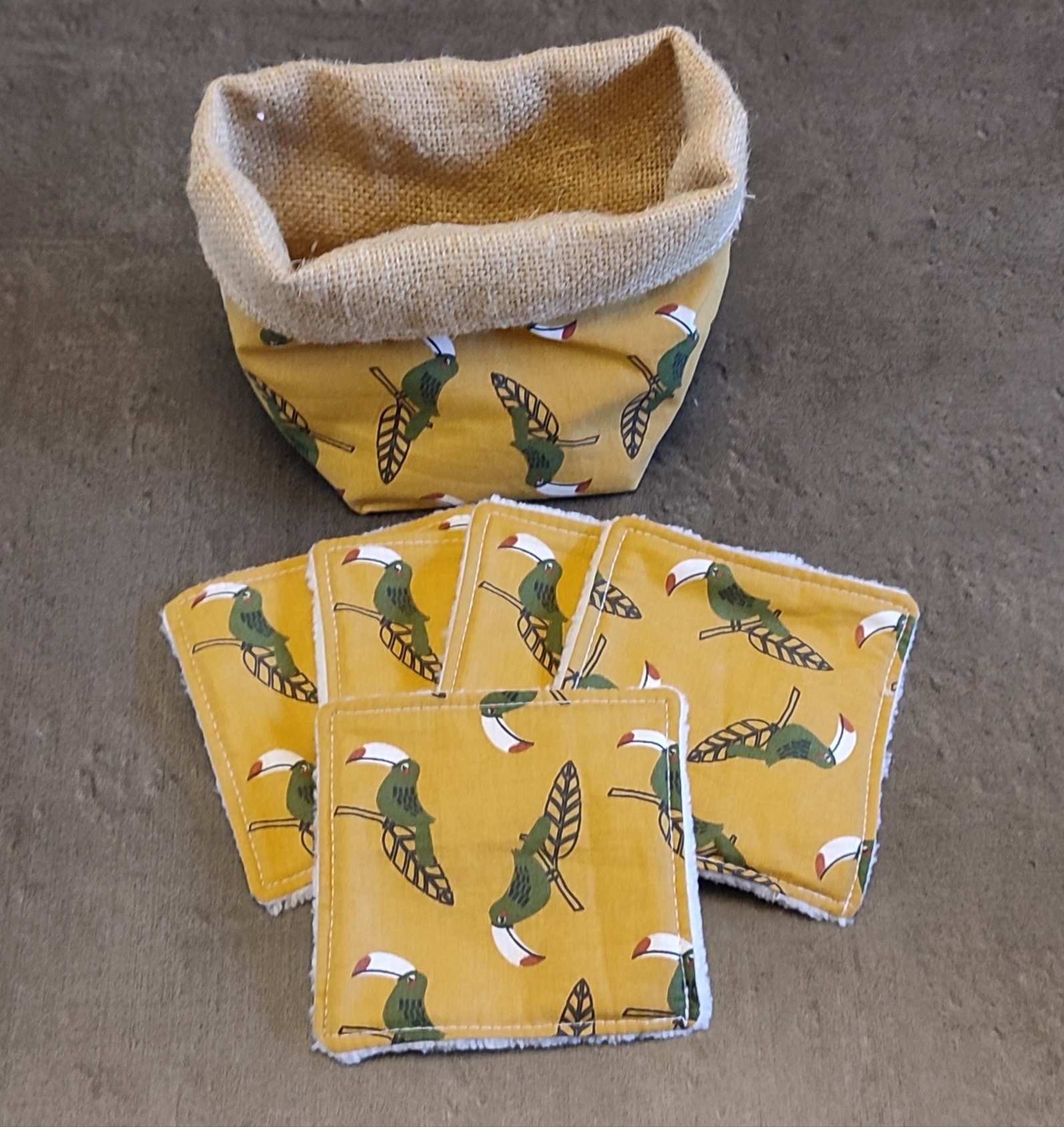 Panière avec lingettes