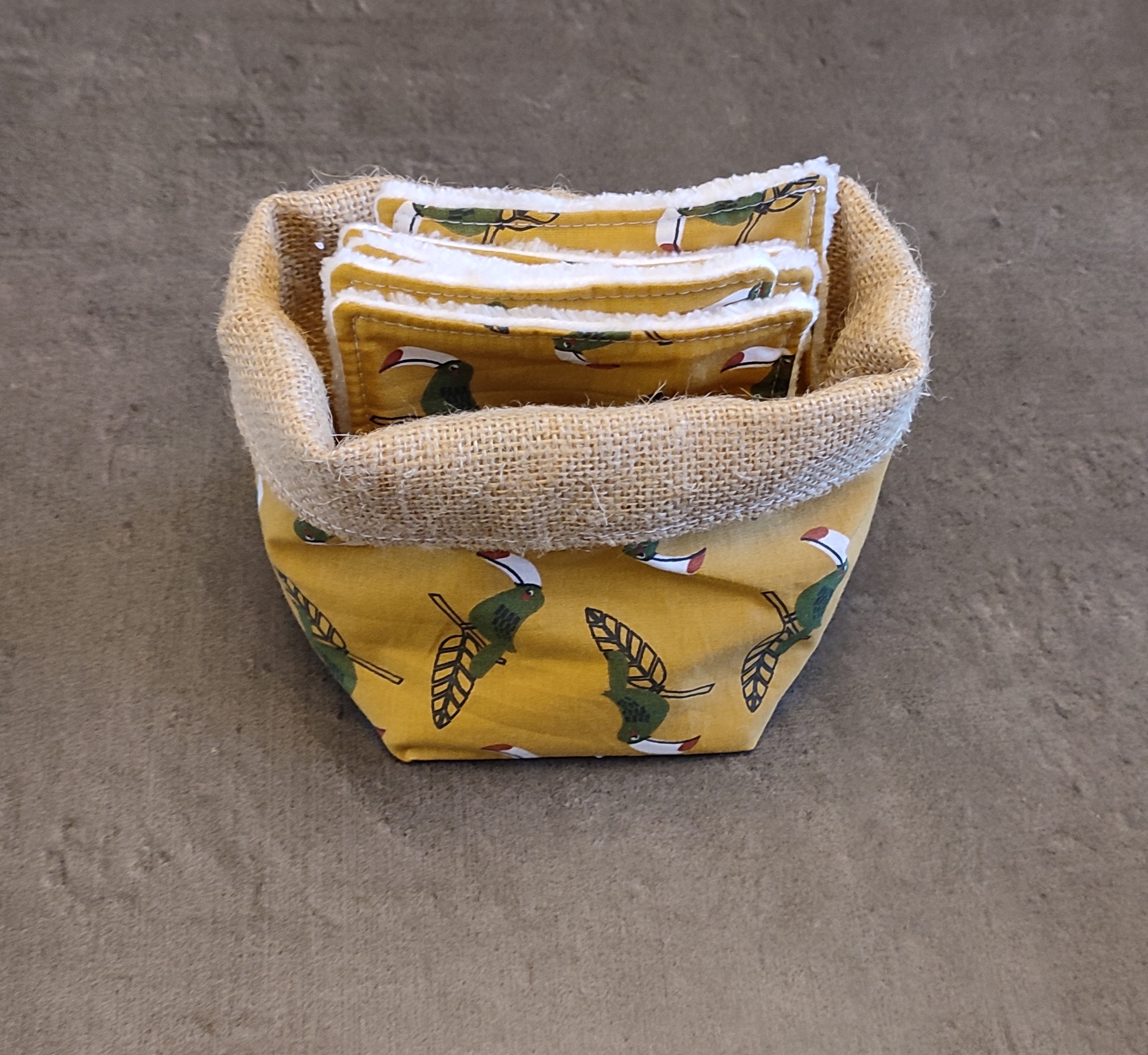 Panière avec lingettes