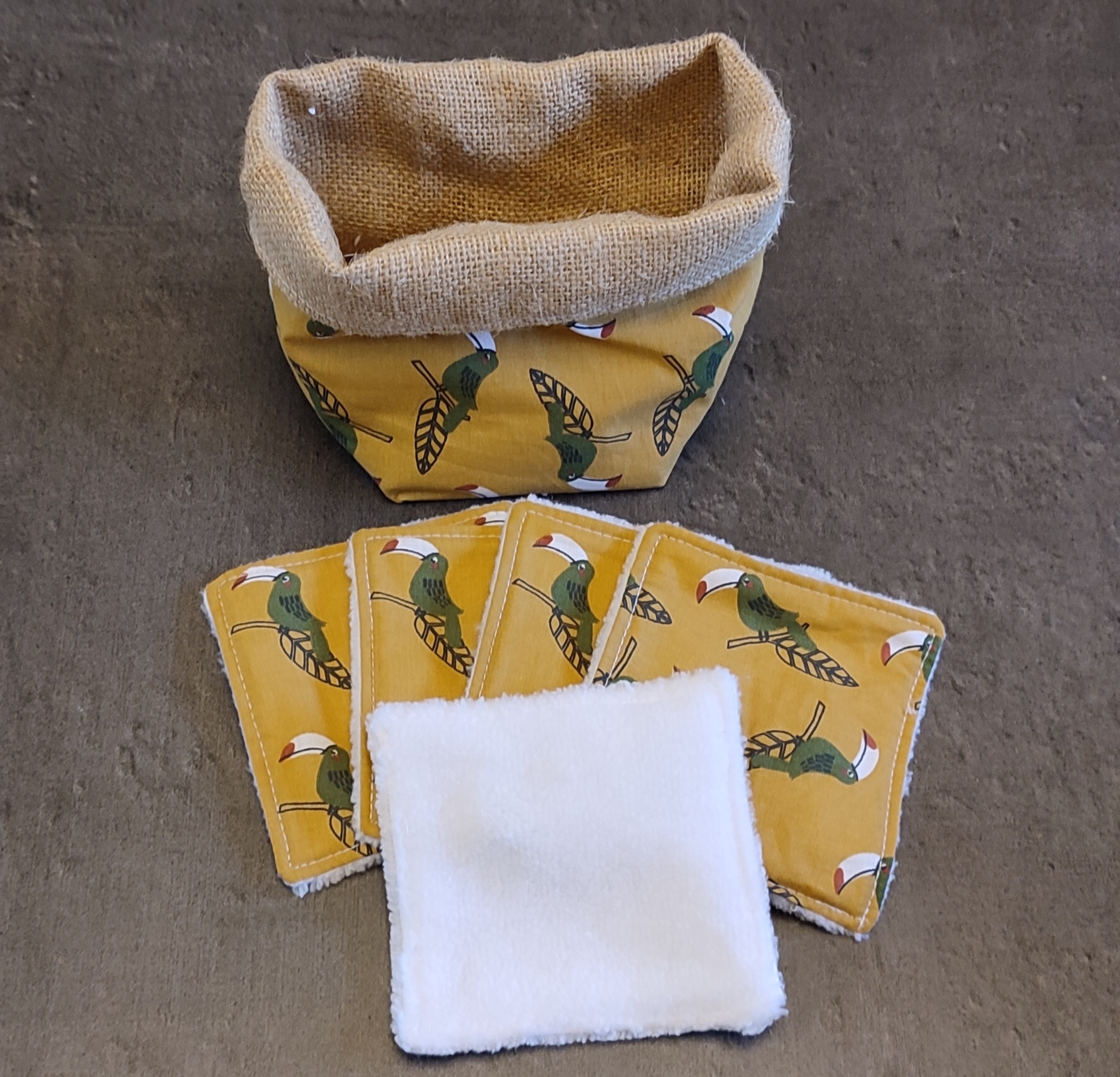 Panière avec lingettes
