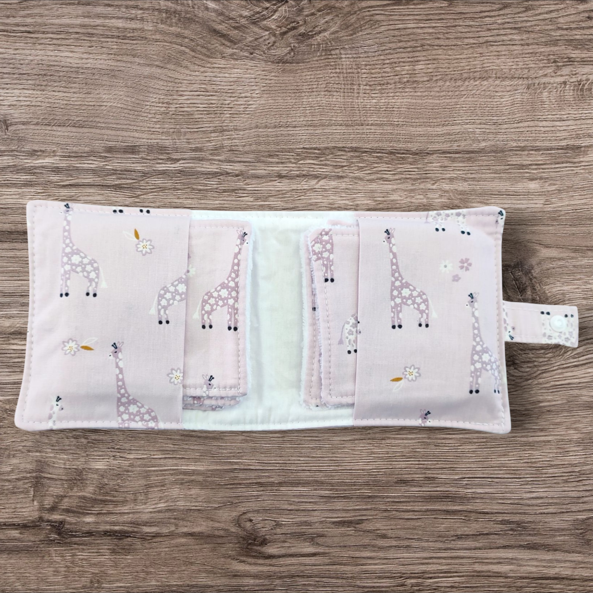 Lingettes pour bébé et leur pochette de rangement