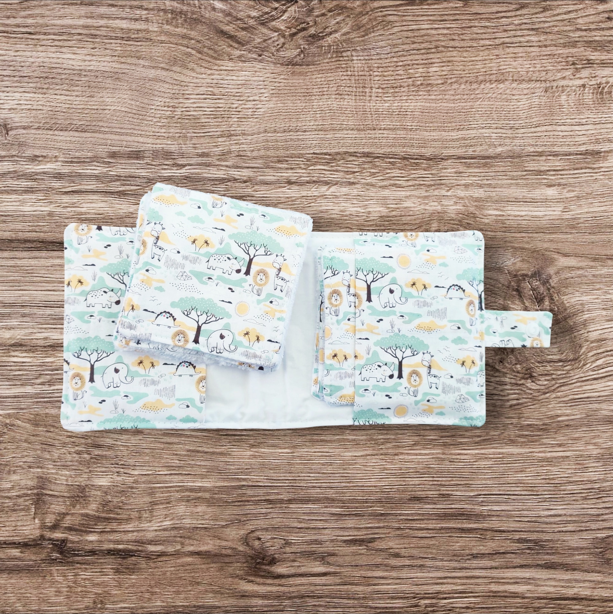 Lingettes pour bébé et leur pochette de rangement