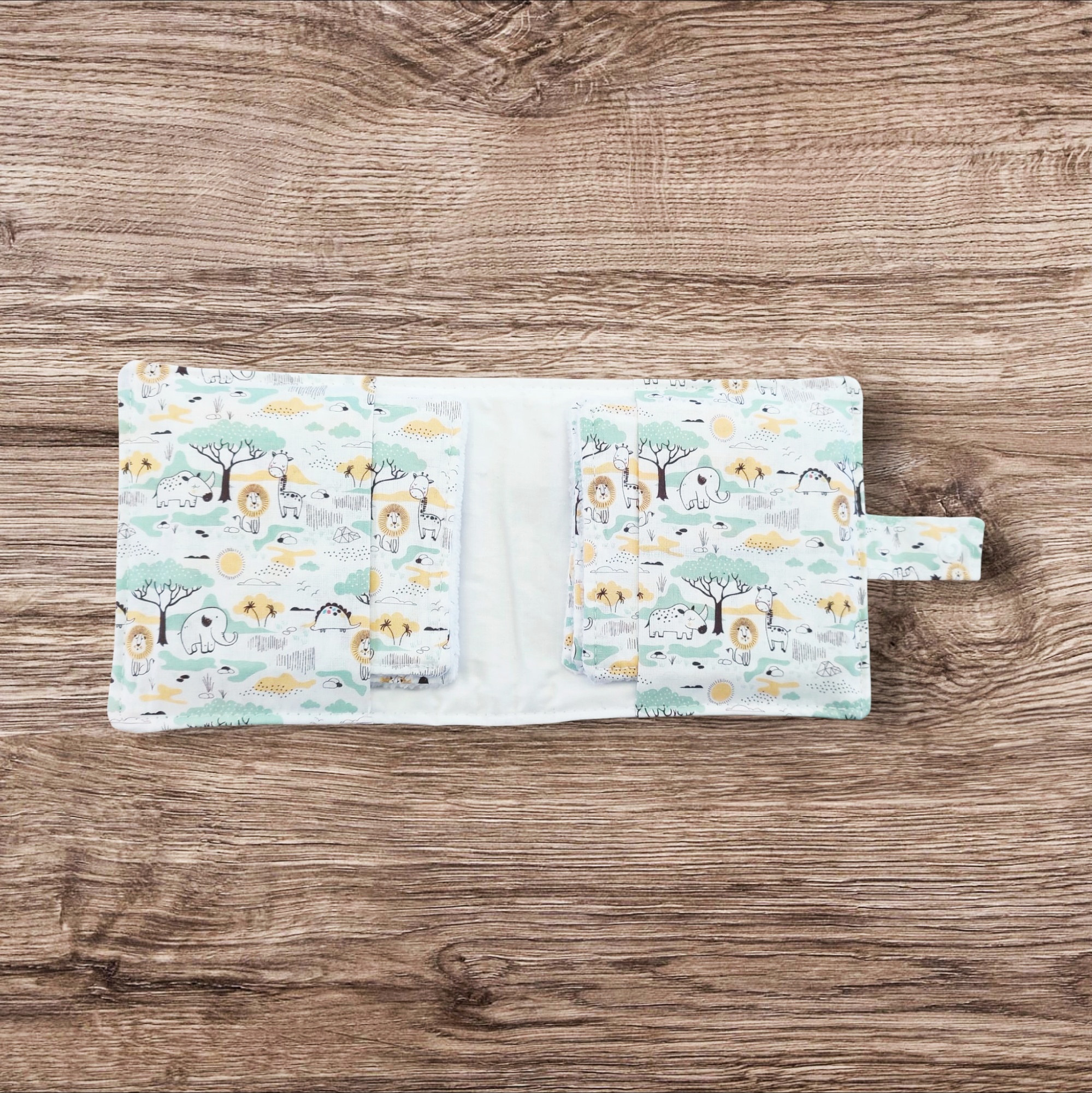 Lingettes pour bébé et leur pochette de rangement