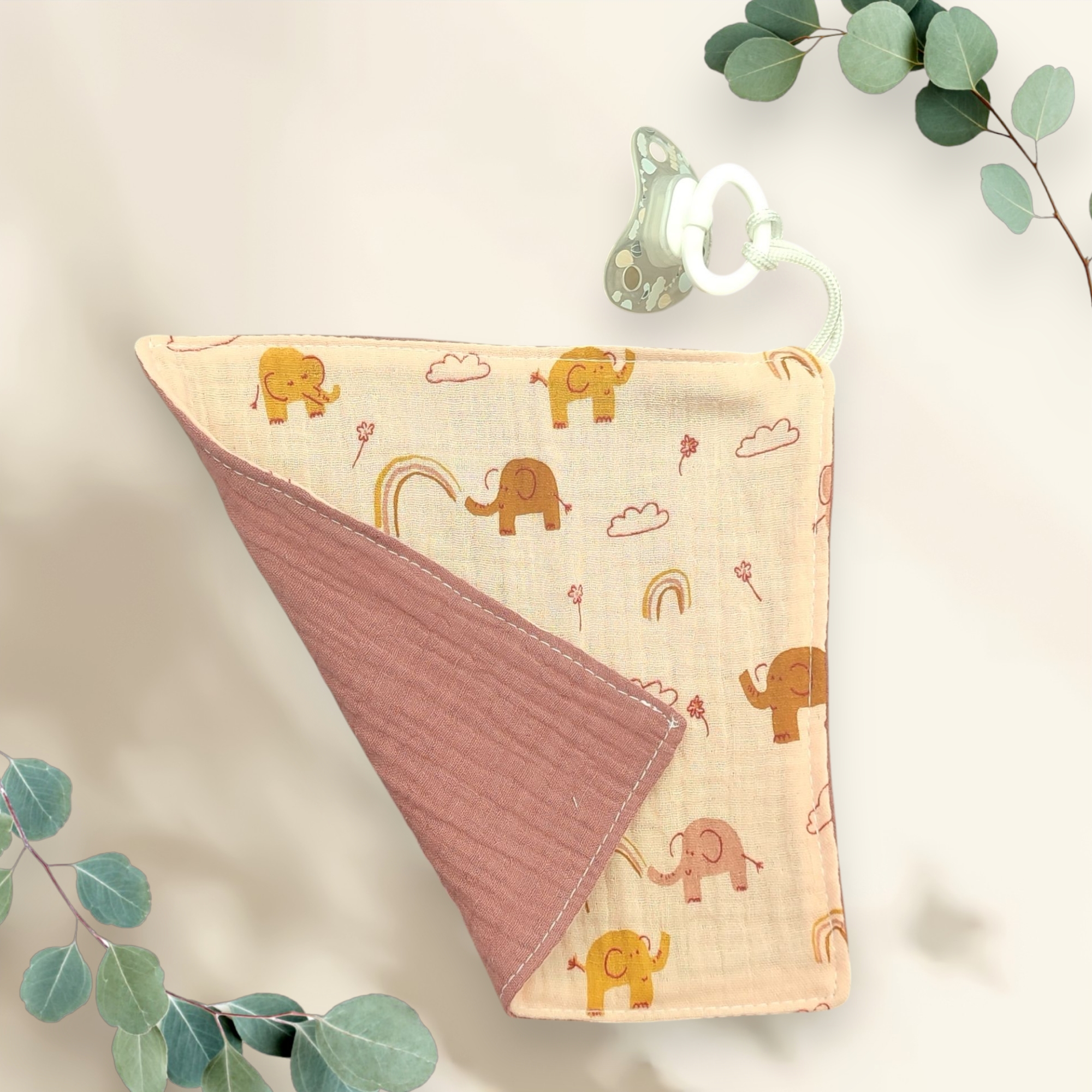 Doudou attache tétine motif éléphant