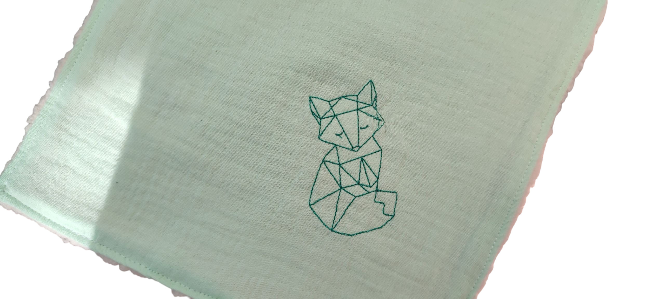 Doudou attache-tétine brodé motif renard