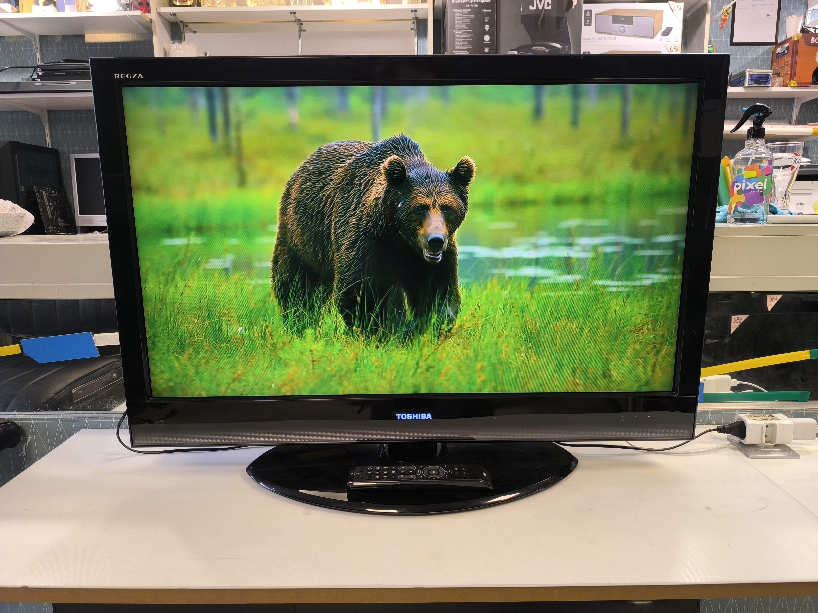 📺 TV LCD Toshiba 37RV675D (2009) - 37" Full HD, Design Élégant avec Logo Rétroéclairé