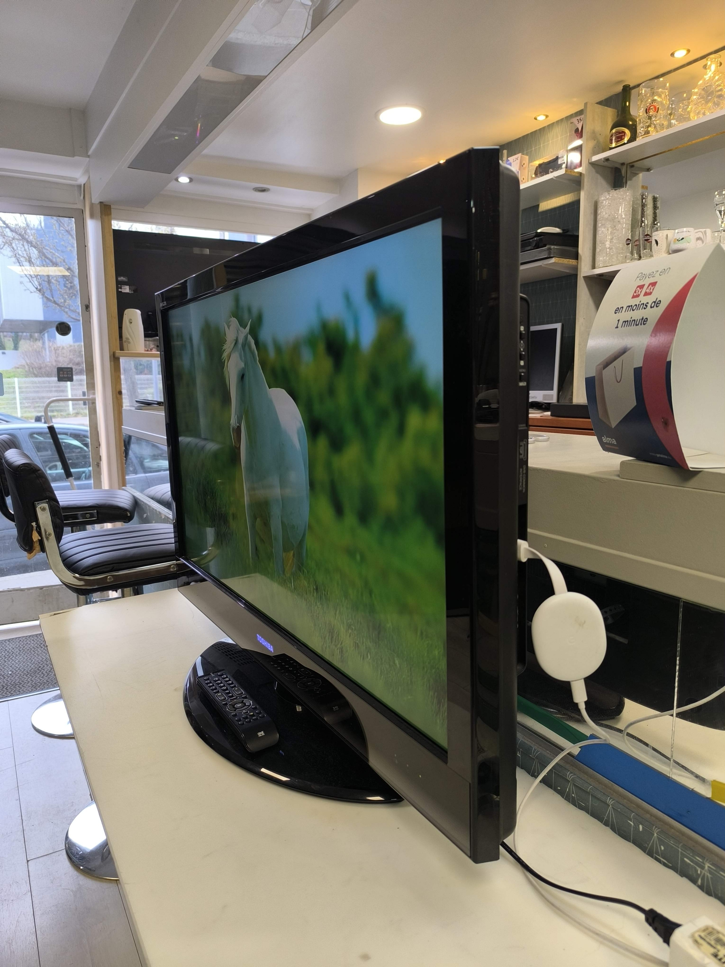 📺 TV LCD Toshiba 37RV675D (2009) - 37" Full HD, Design Élégant avec Logo Rétroéclairé