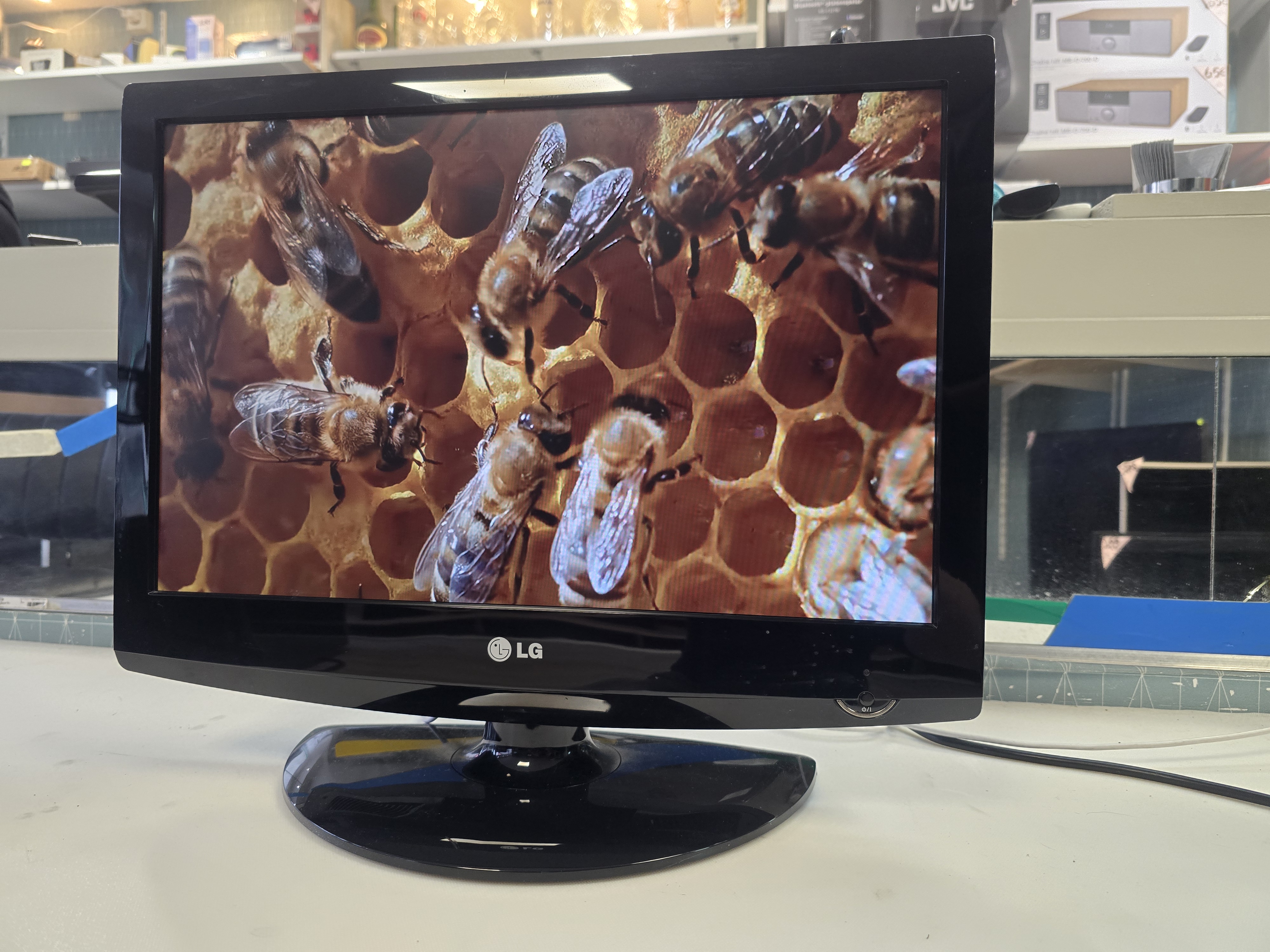 📺 TV LCD LG 19LG3050 (2008) - 19" HD, Compacte et Pratique