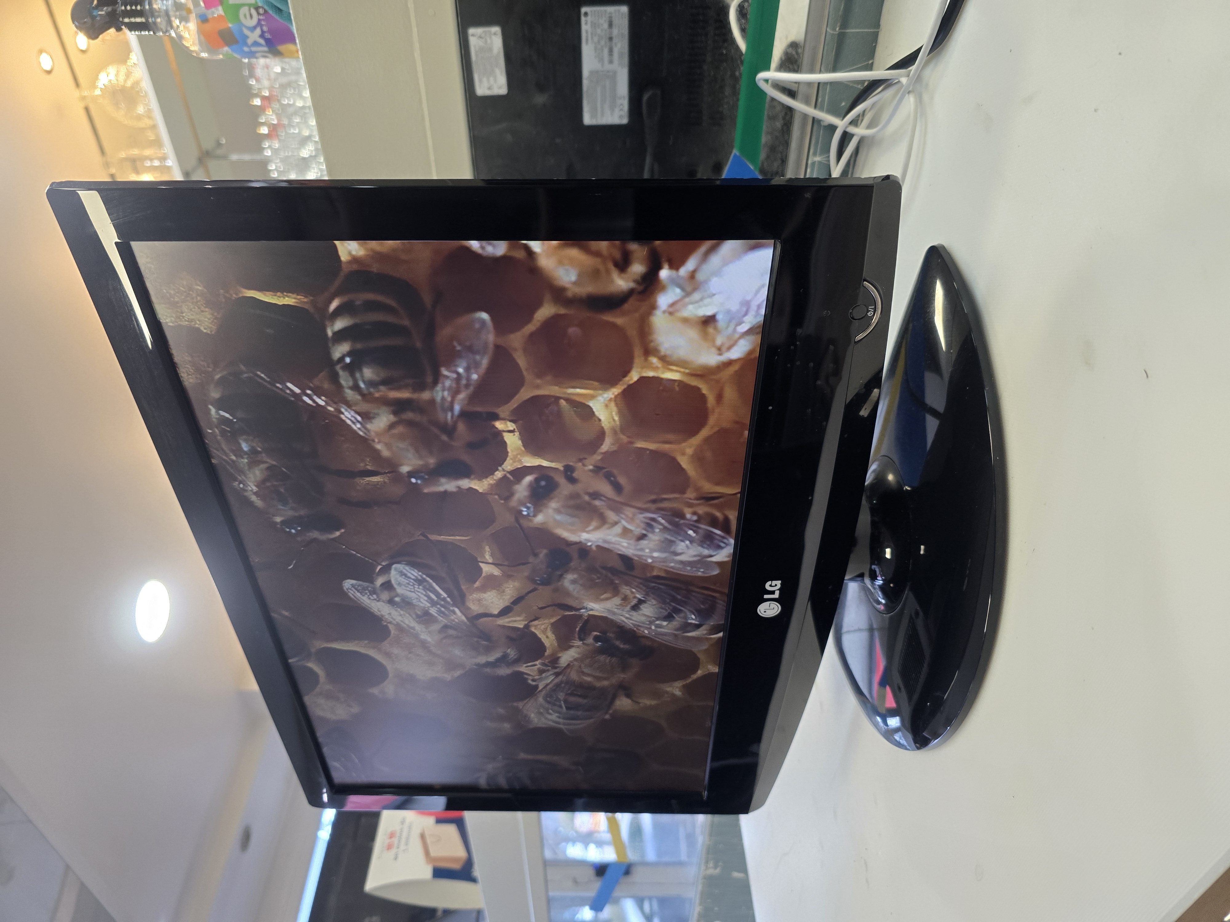 📺 TV LCD LG 19LG3050 (2008) - 19" HD, Compacte et Pratique