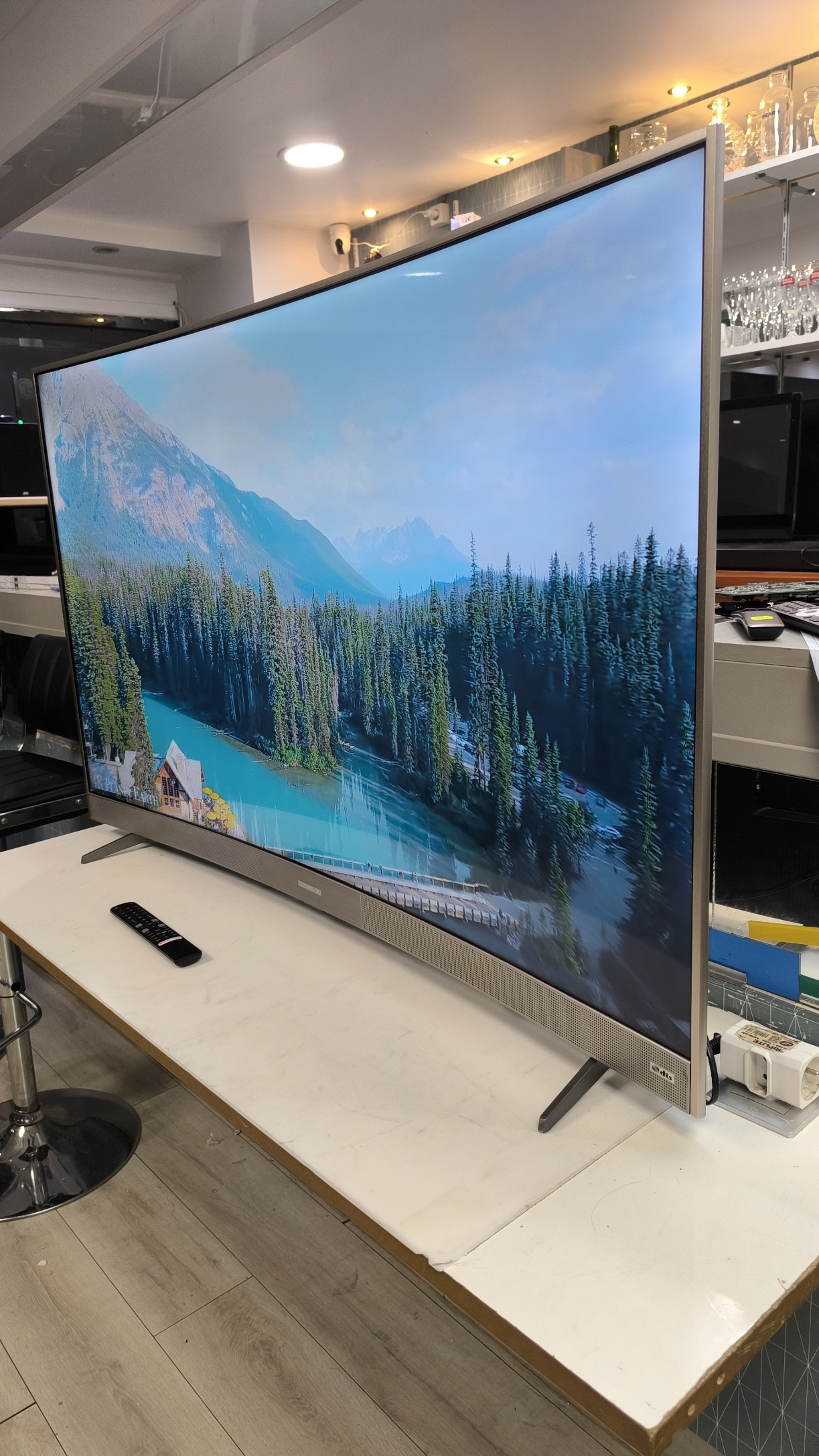 📺 THOMSON 55UC6586 (2019) – TV 55" incurvée, 4K UHD, Android TV