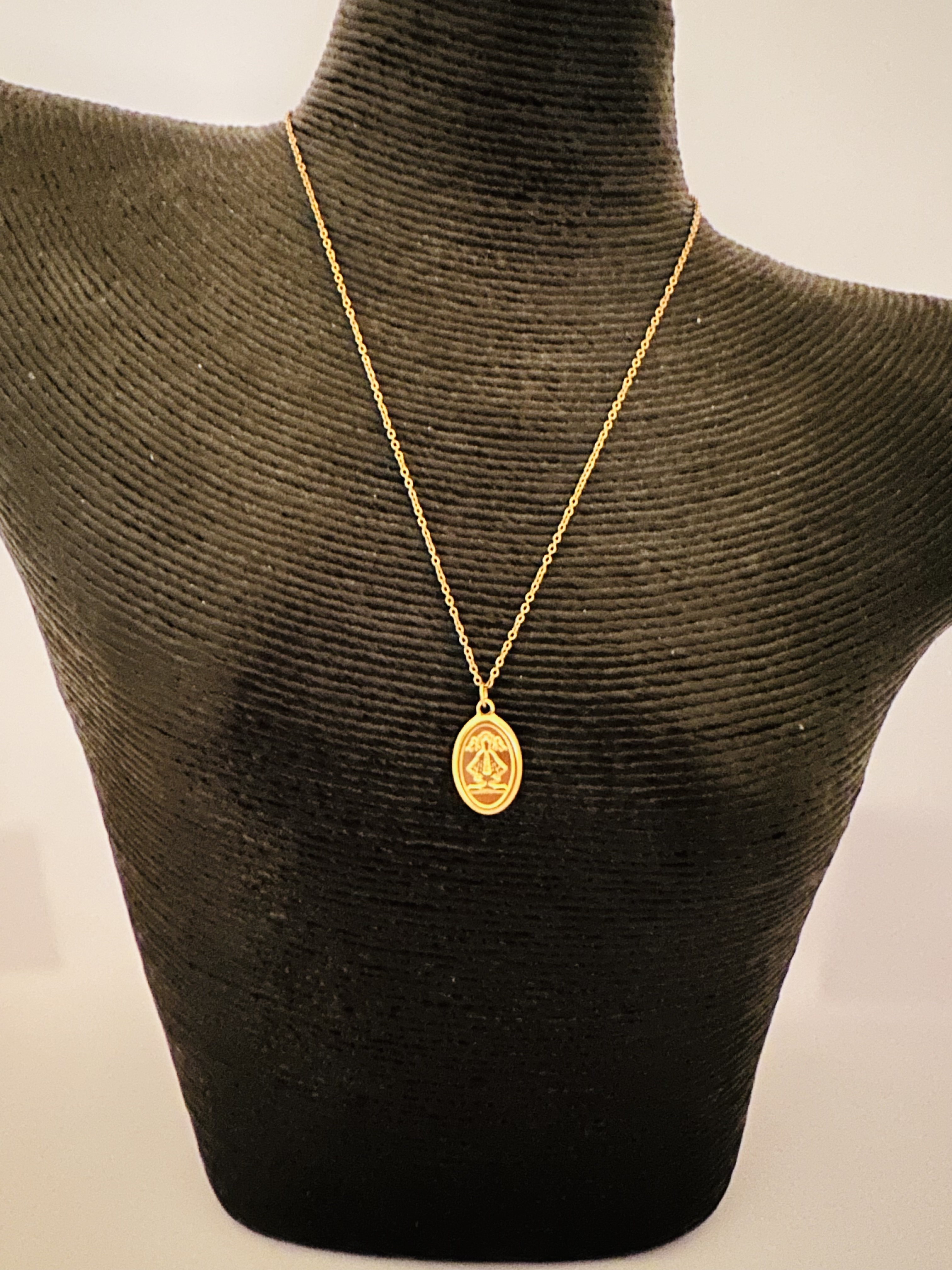 Stainless steel Non Tarnish and Waterproof 18K Gold Pendant Necklace