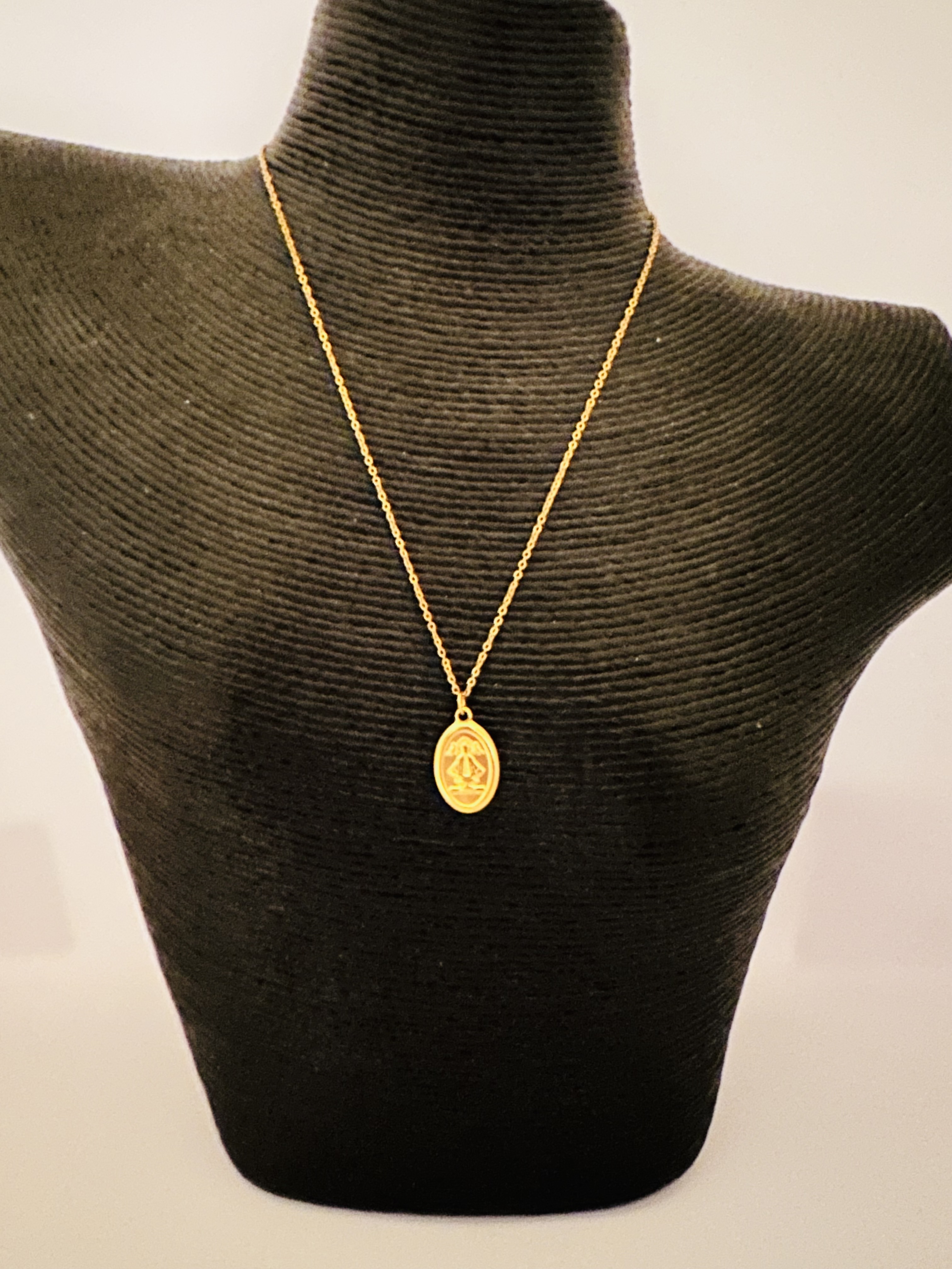 Stainless steel Non Tarnish and Waterproof 18K Gold Pendant Necklace