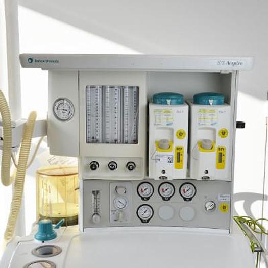 STATION COMPLETE D'ANESTHESIE AVEC RESPIRATEUR D'ANESTHESIE OHMEDA AESPIRE/5