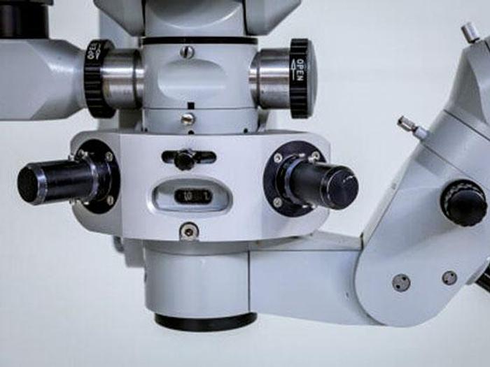 MICROSCOPE OPÉRATOIRE CARL ZEISS VISU 200