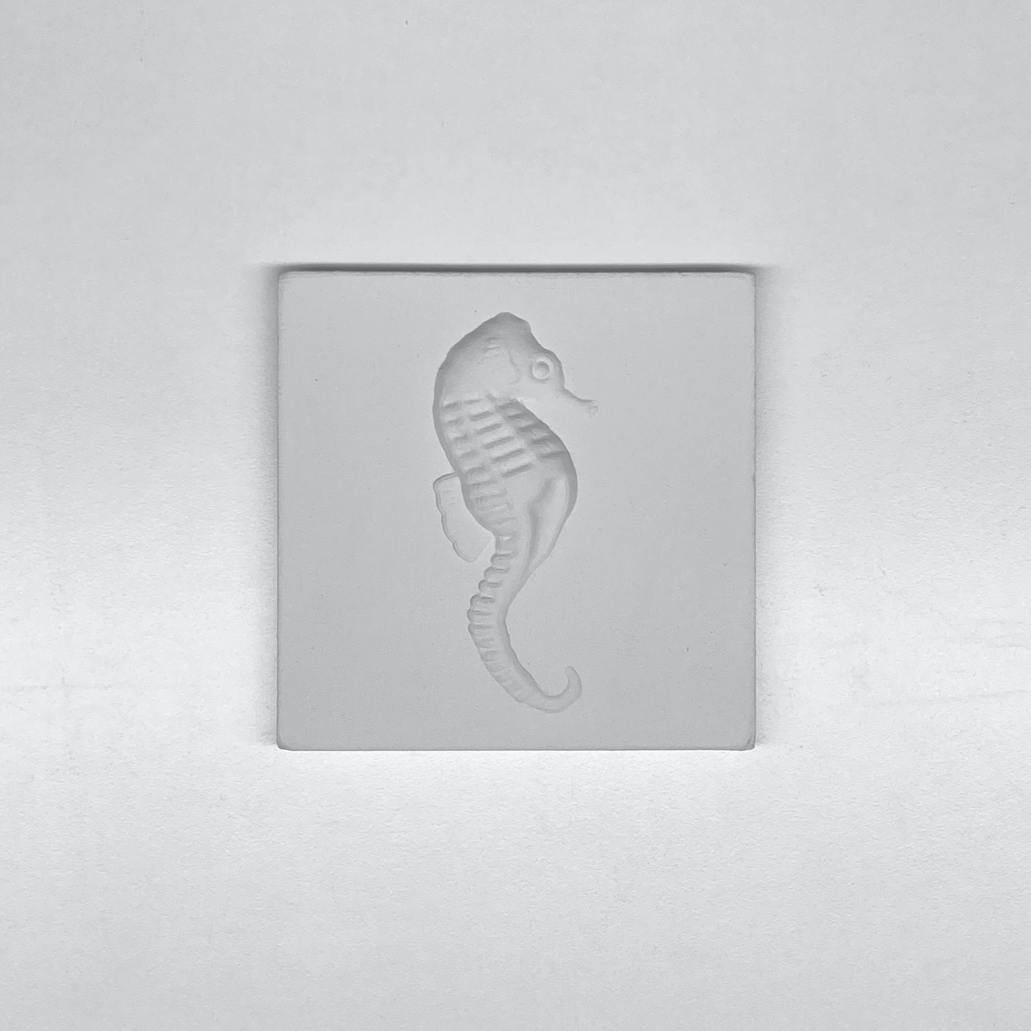 Sağa Bakan Deniz Atı Rölyefli Karo